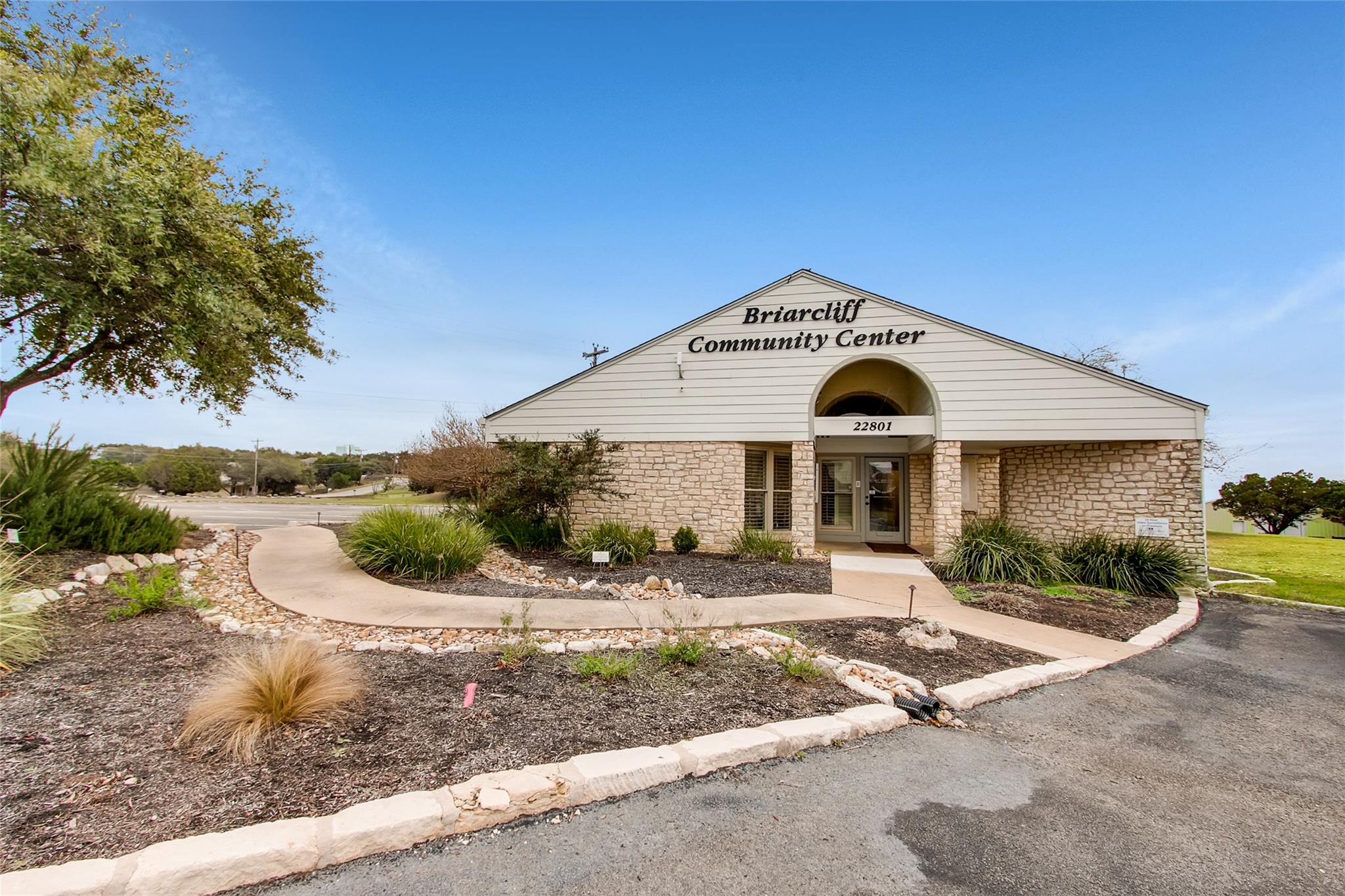 21825 Briarcliff DR