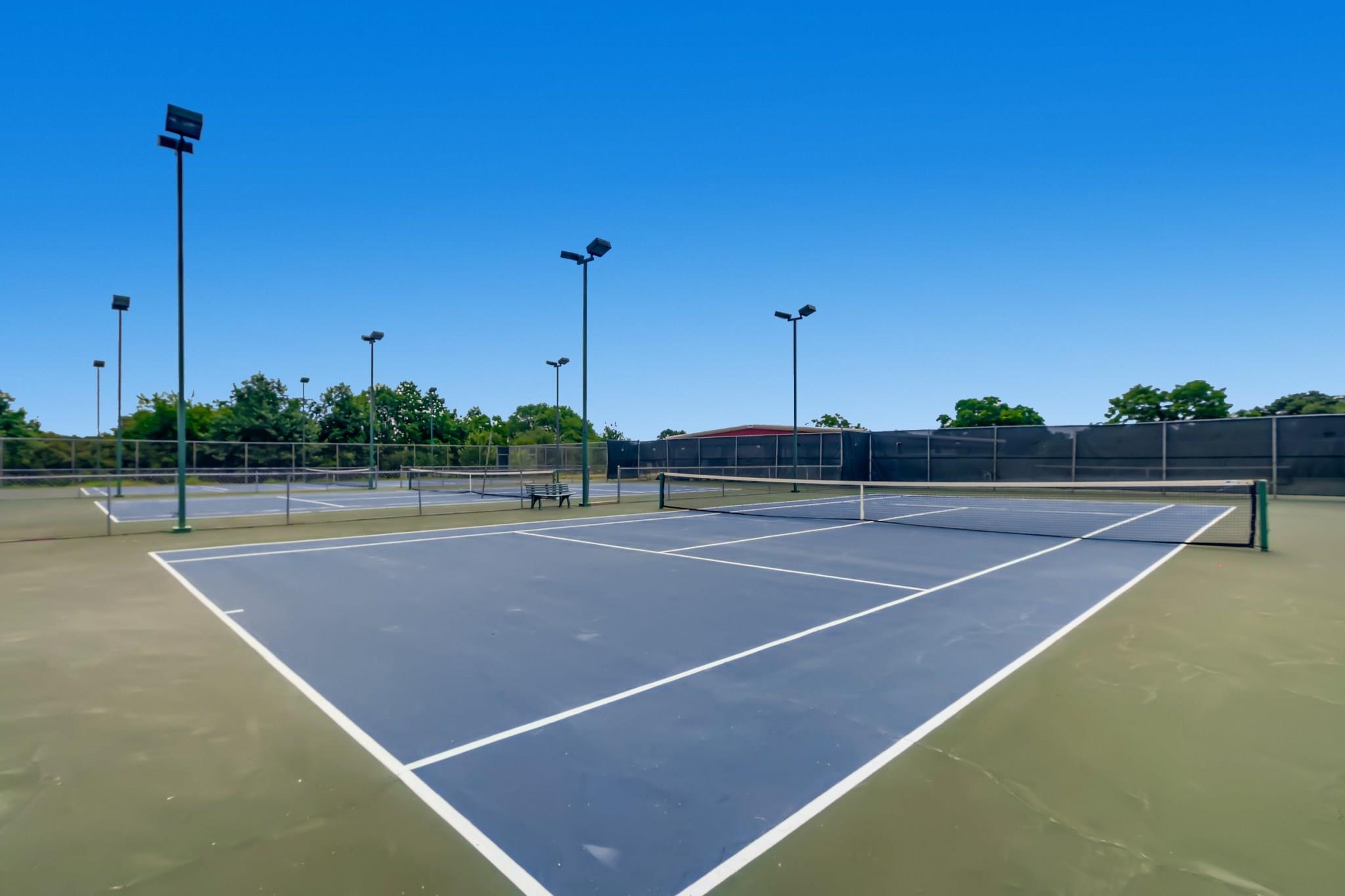 421 Saint Andrews ST