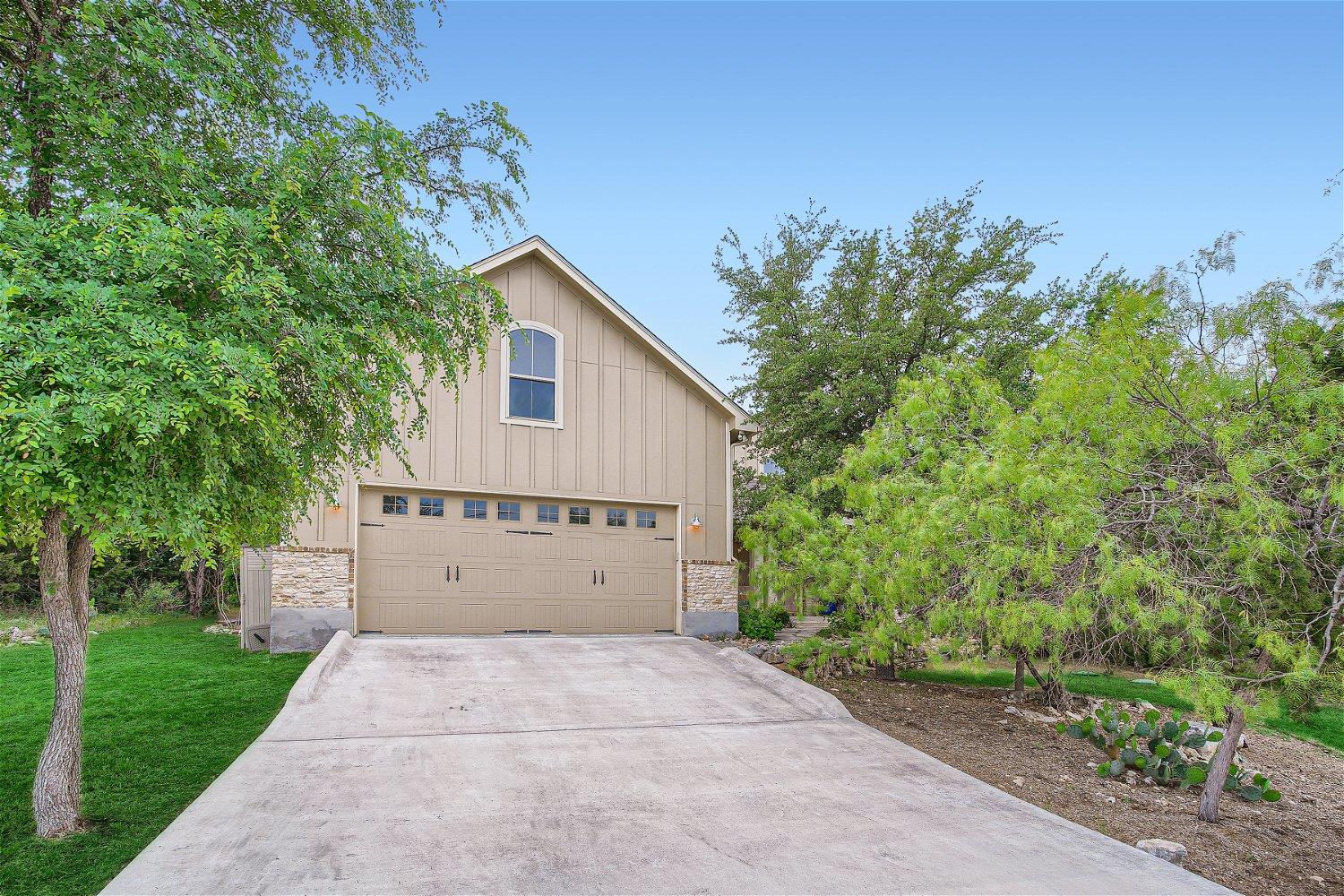 21825 Briarcliff DR