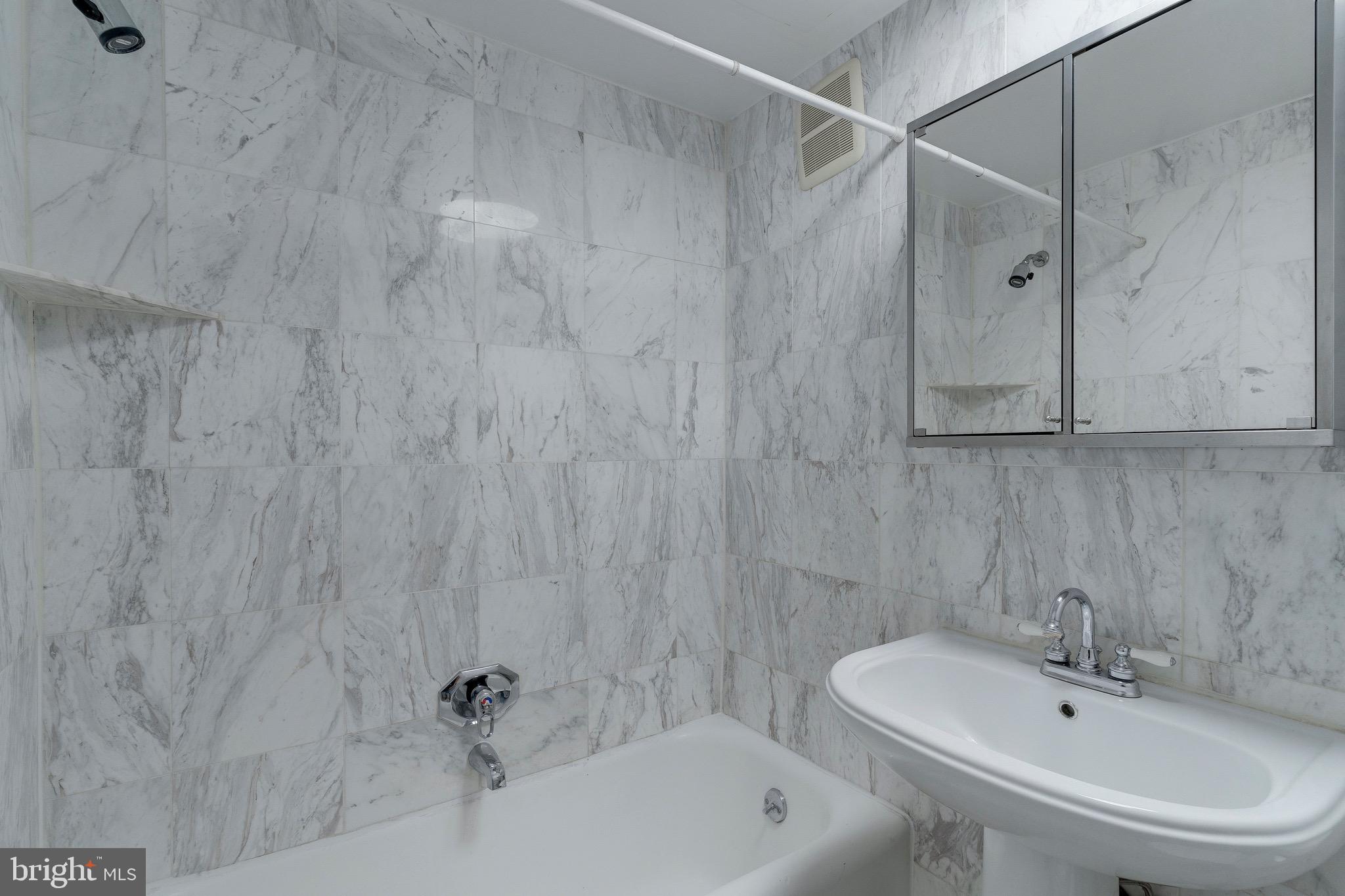 1835 16th STREET NW Unit: 4