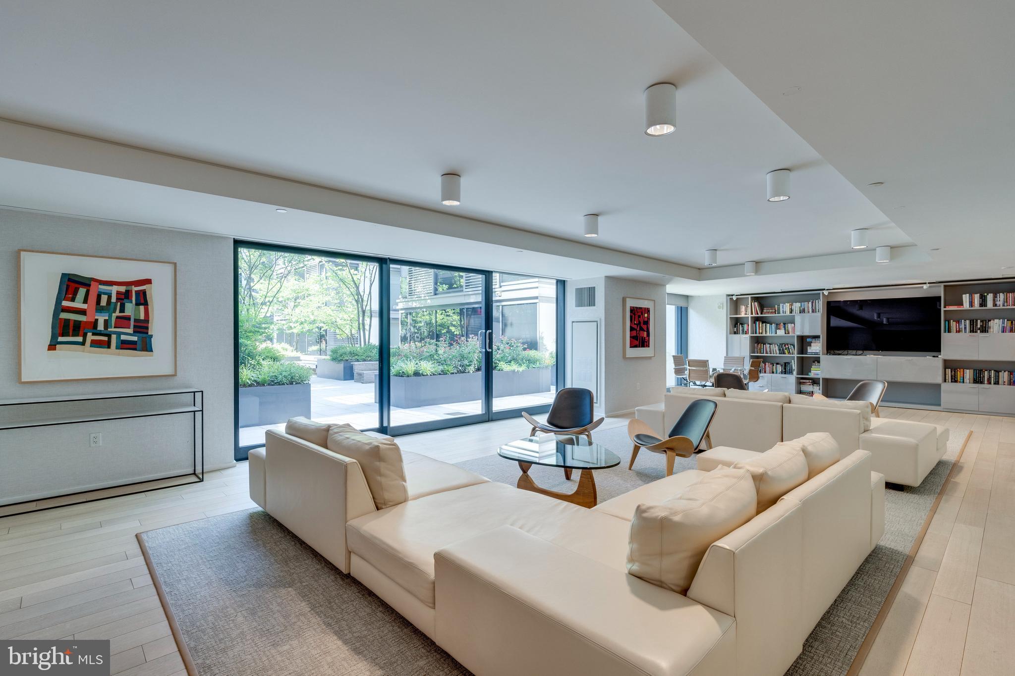 920 I St NW #907