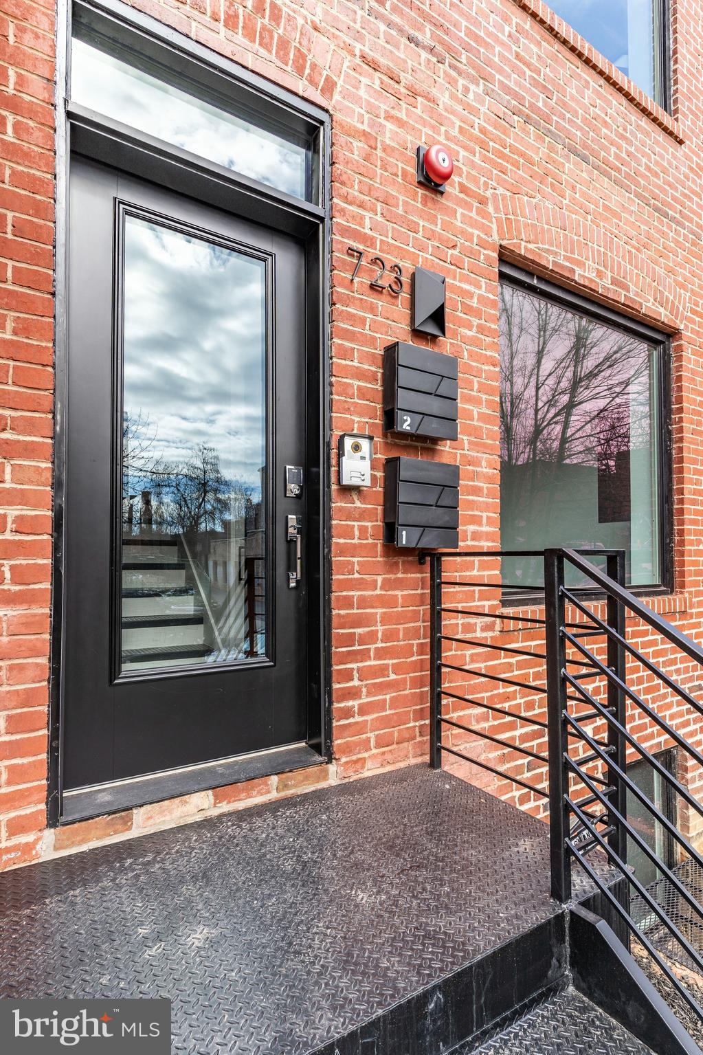 723 GIRARD ST NW #1