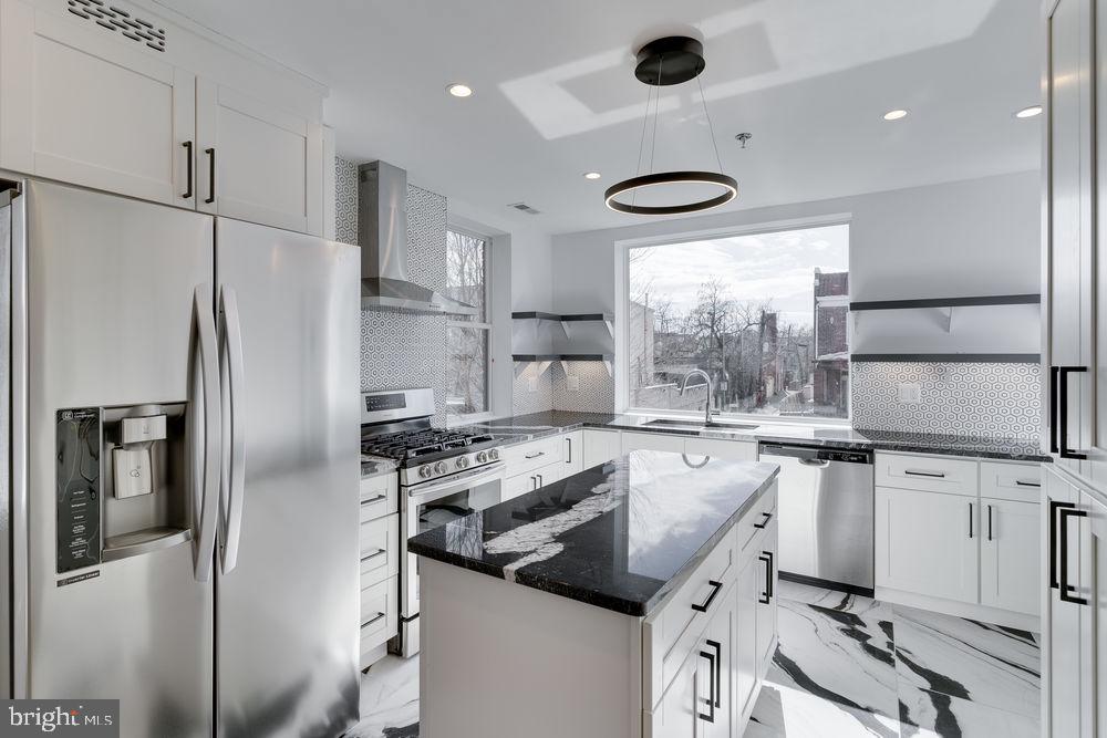 723 GIRARD ST NW #2