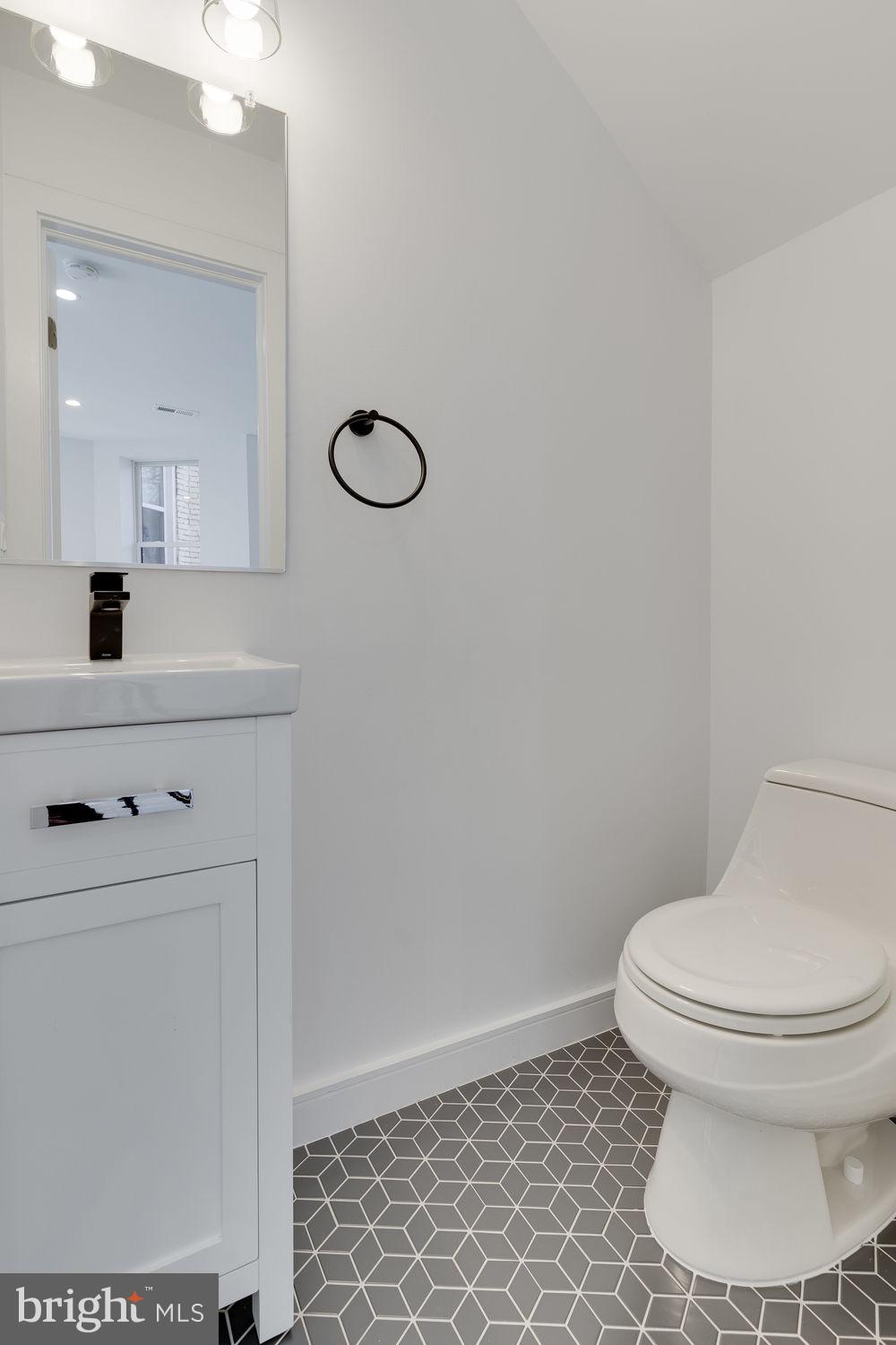 723 GIRARD ST NW #2