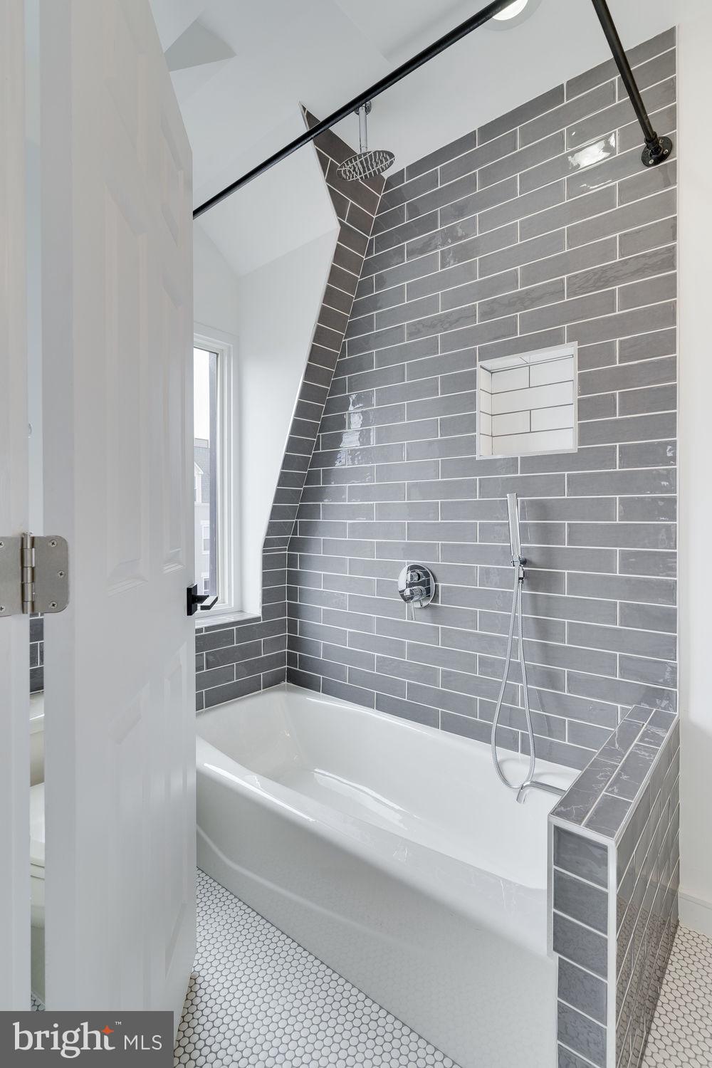723 GIRARD ST NW #2