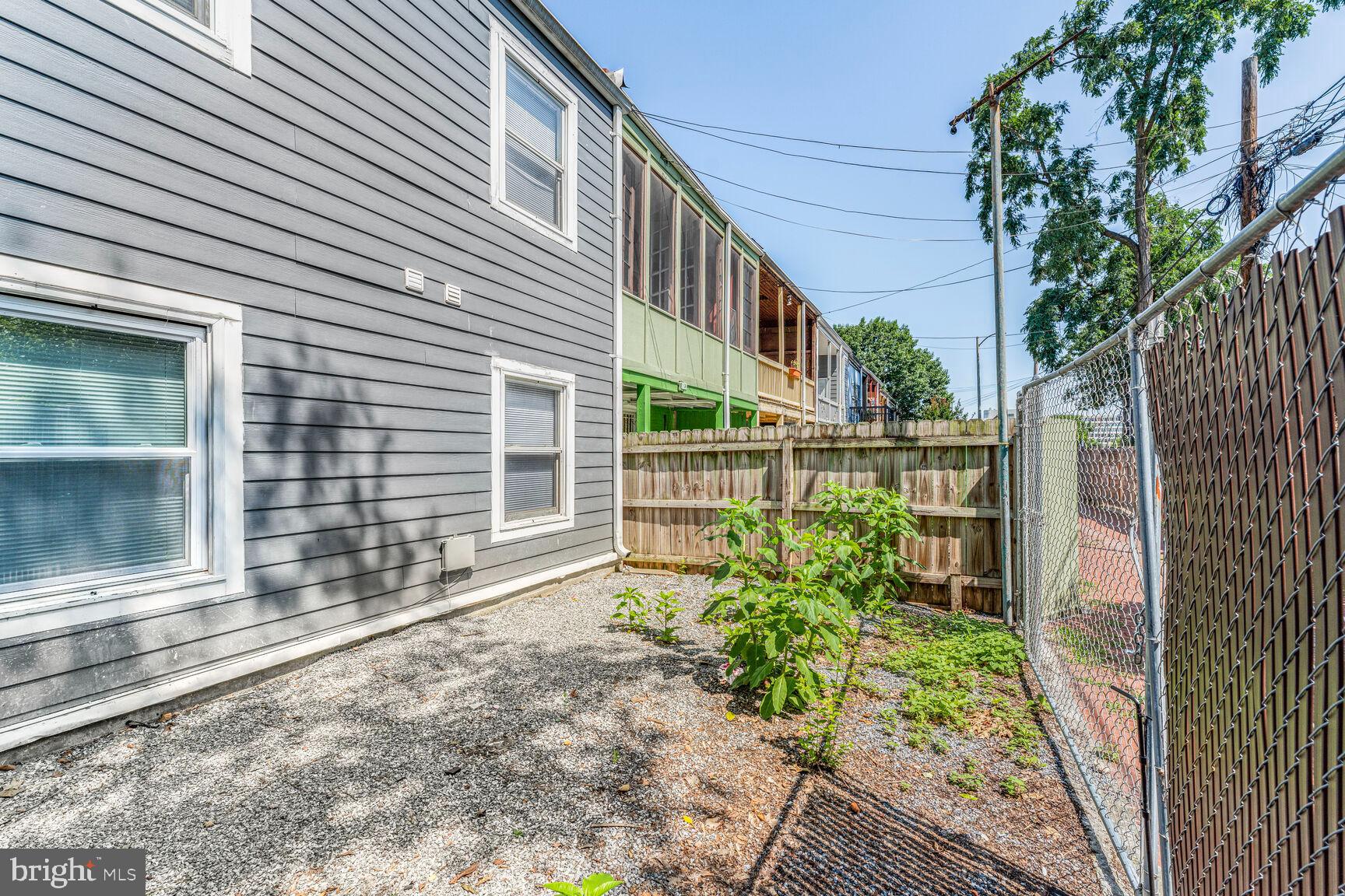 1216 Half St SW