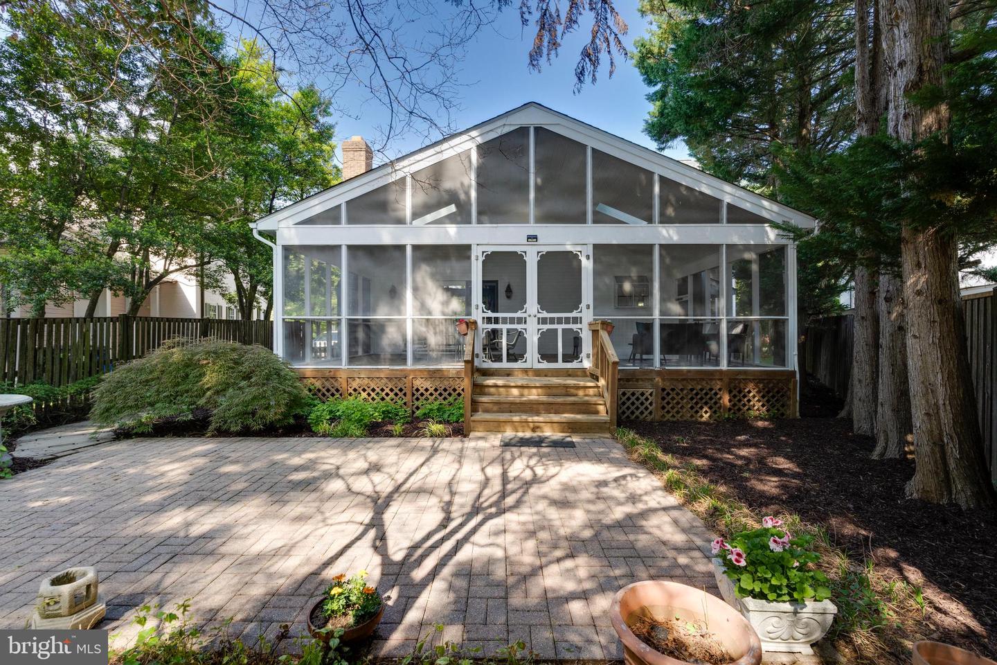8103 Maple Ridge ROAD