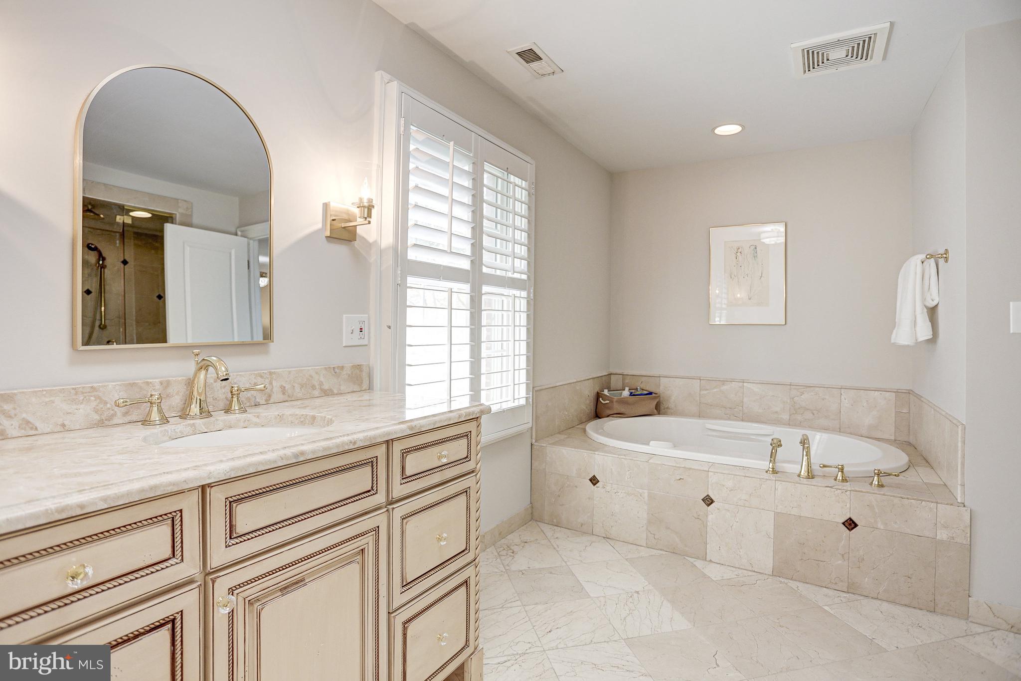 10109 Logan Dr