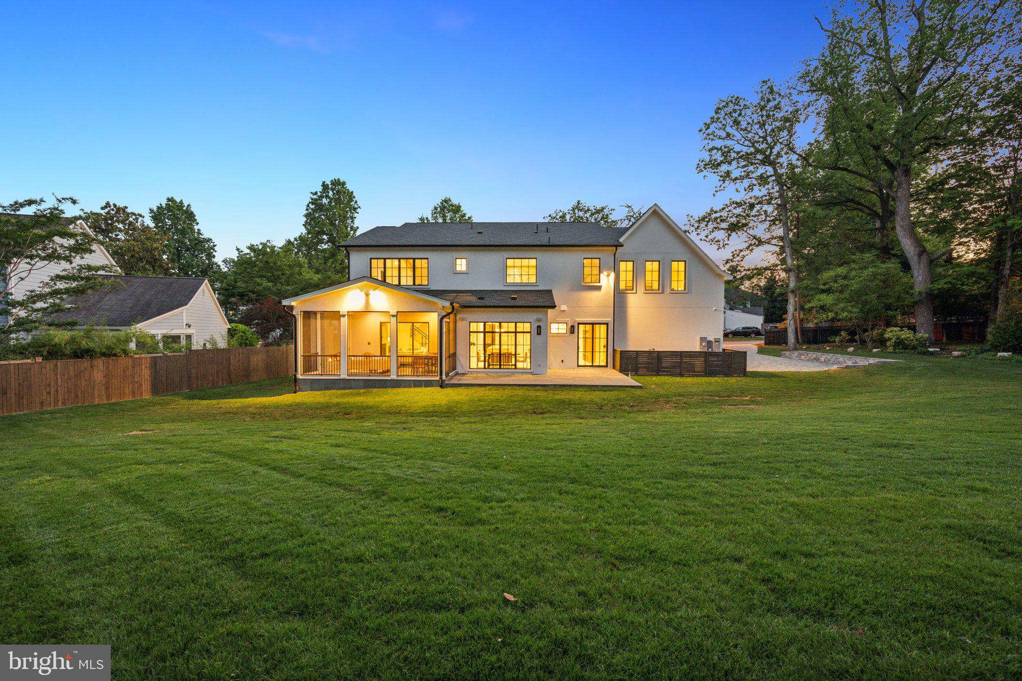 5425 Moorland LANE