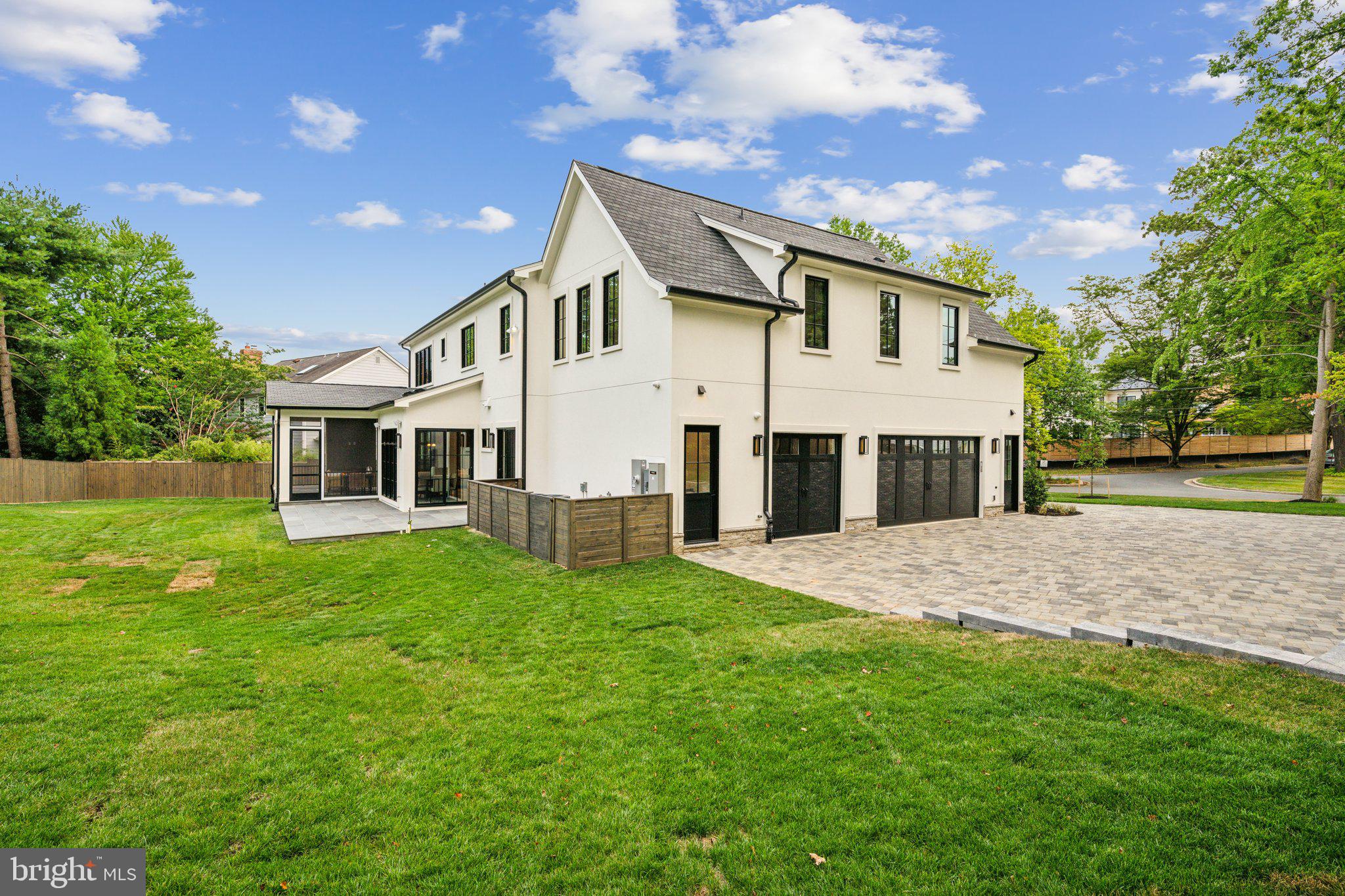 5425 Moorland LANE