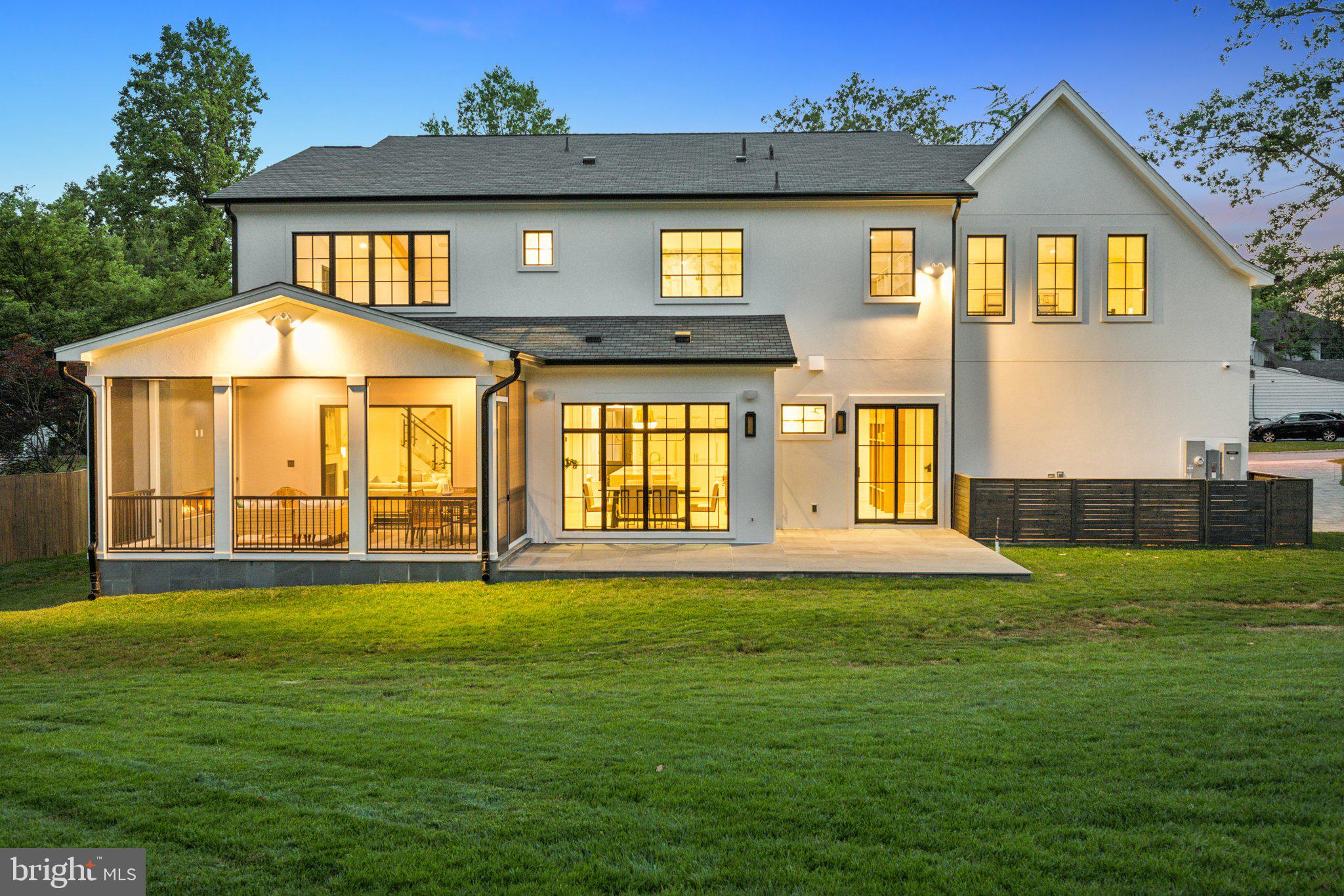 5425 Moorland LANE