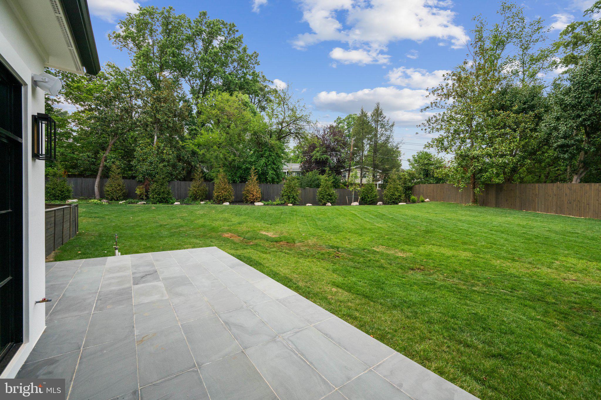 5425 Moorland LANE