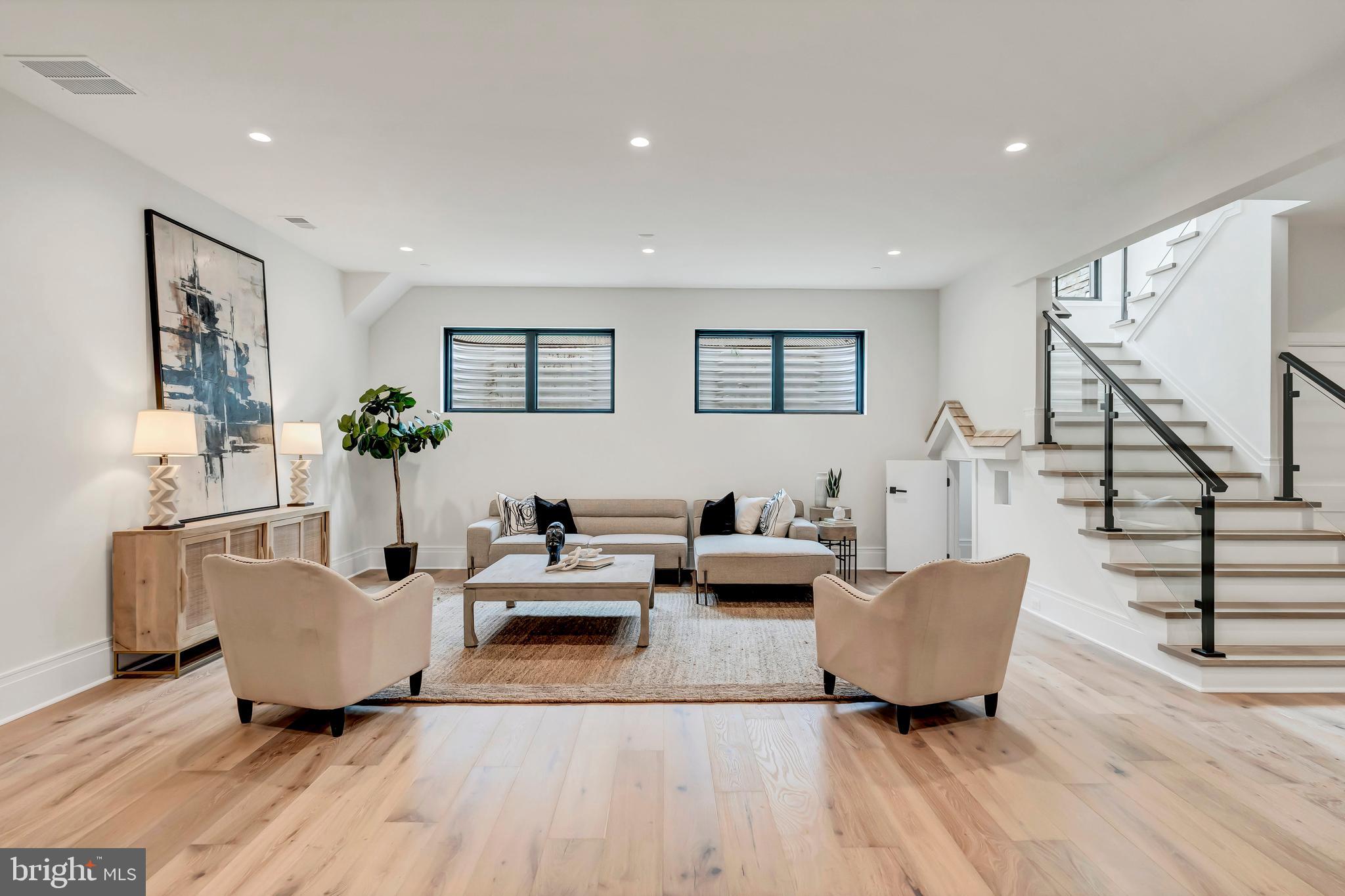 5425 Moorland LANE