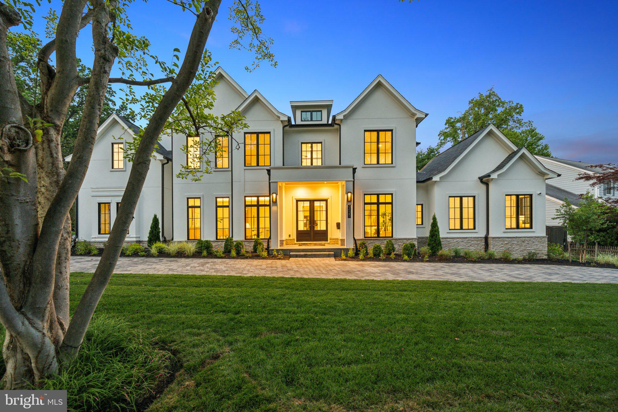 5425 Moorland LANE