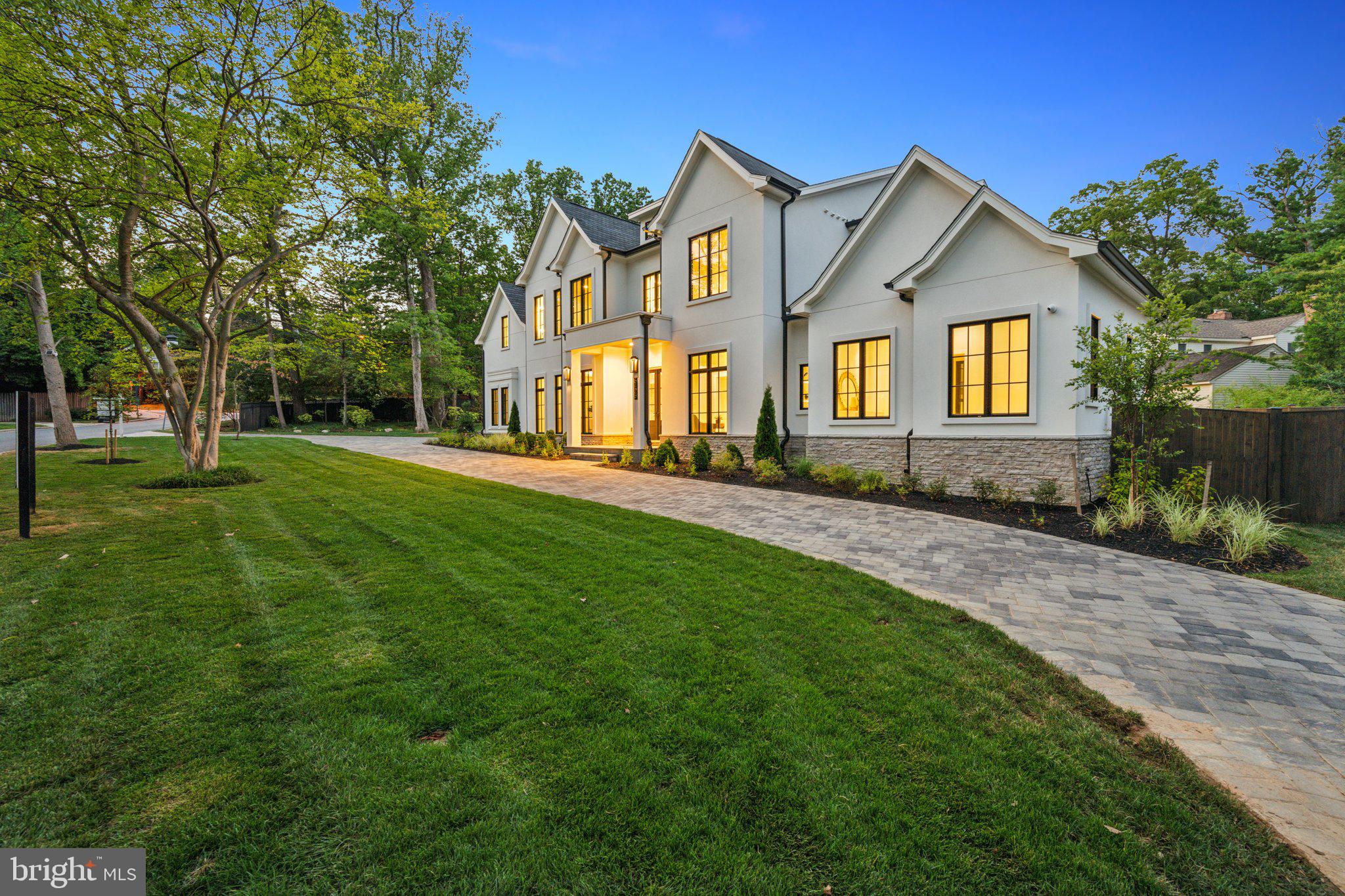 5425 Moorland LANE
