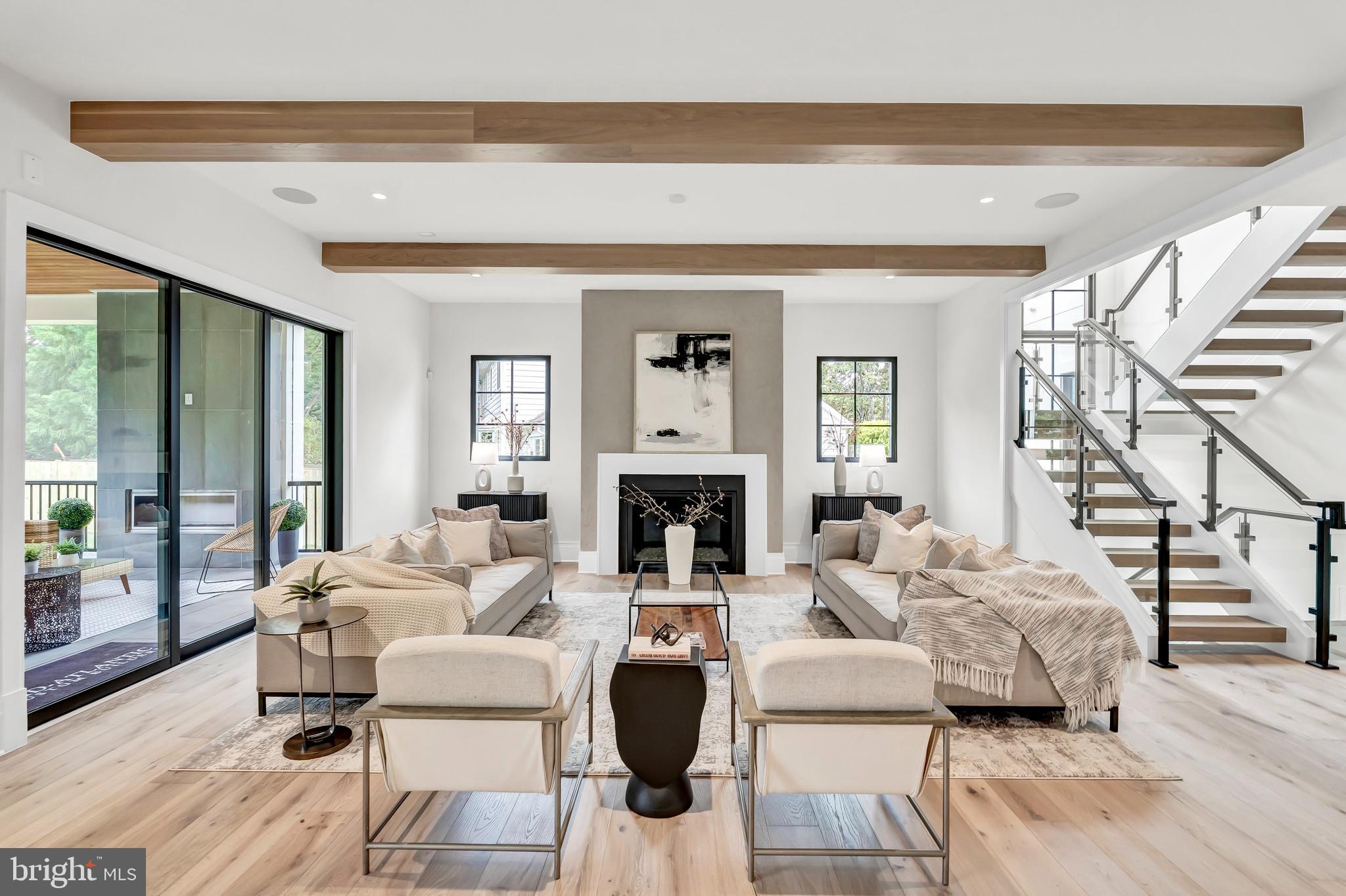 5425 Moorland LANE