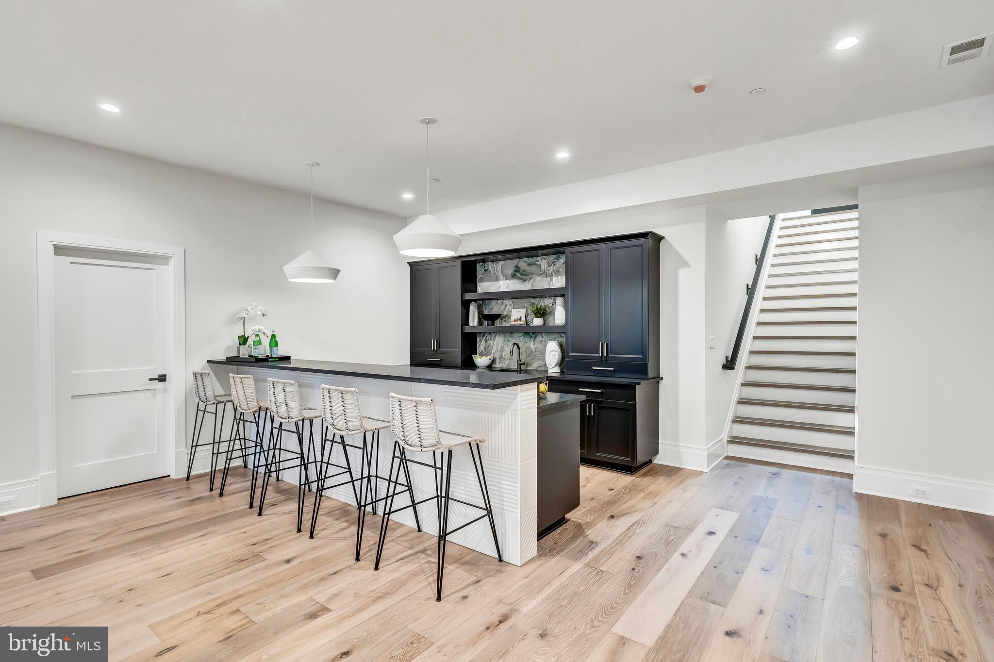 5425 Moorland LANE