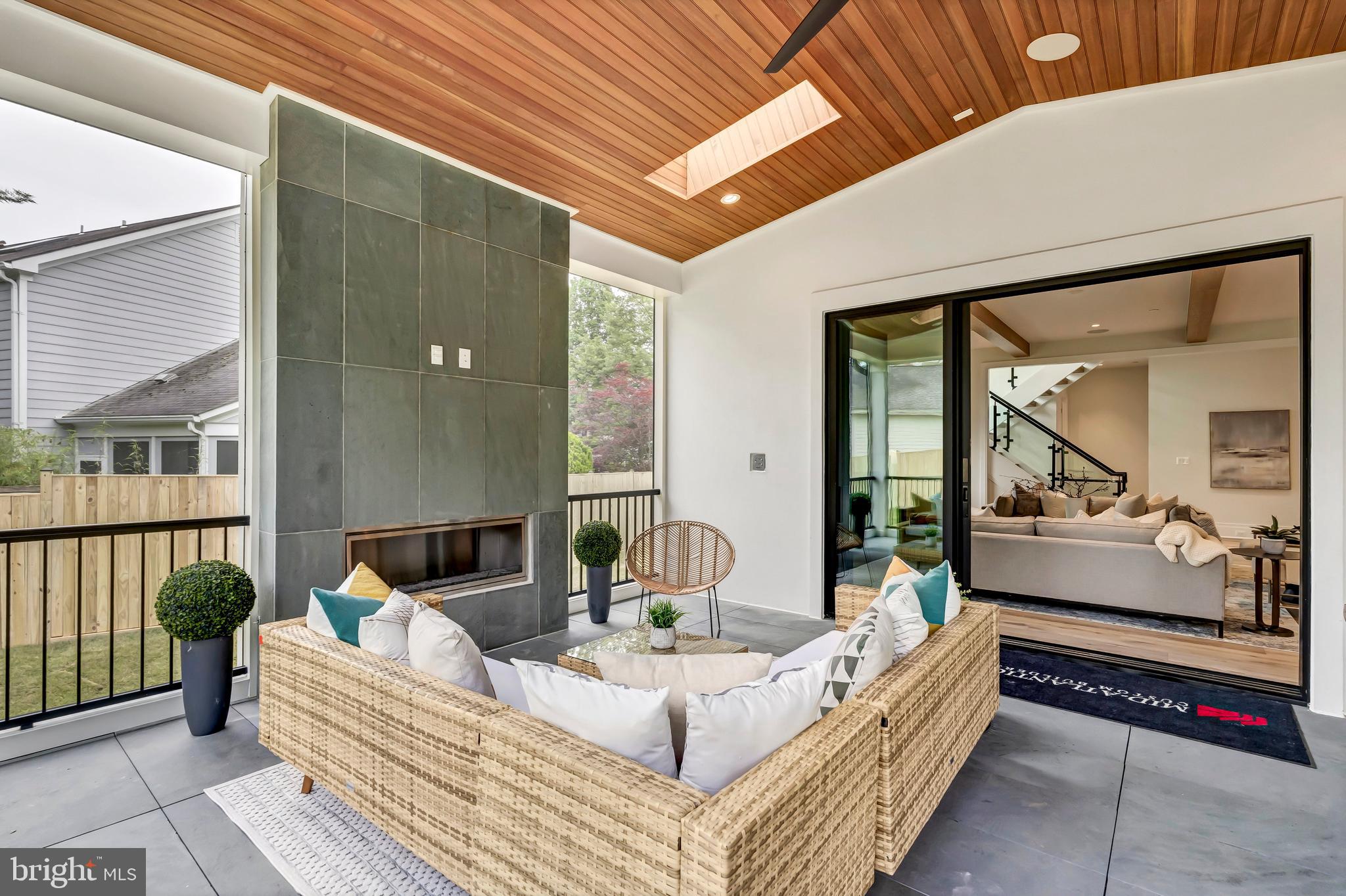 5425 Moorland LANE