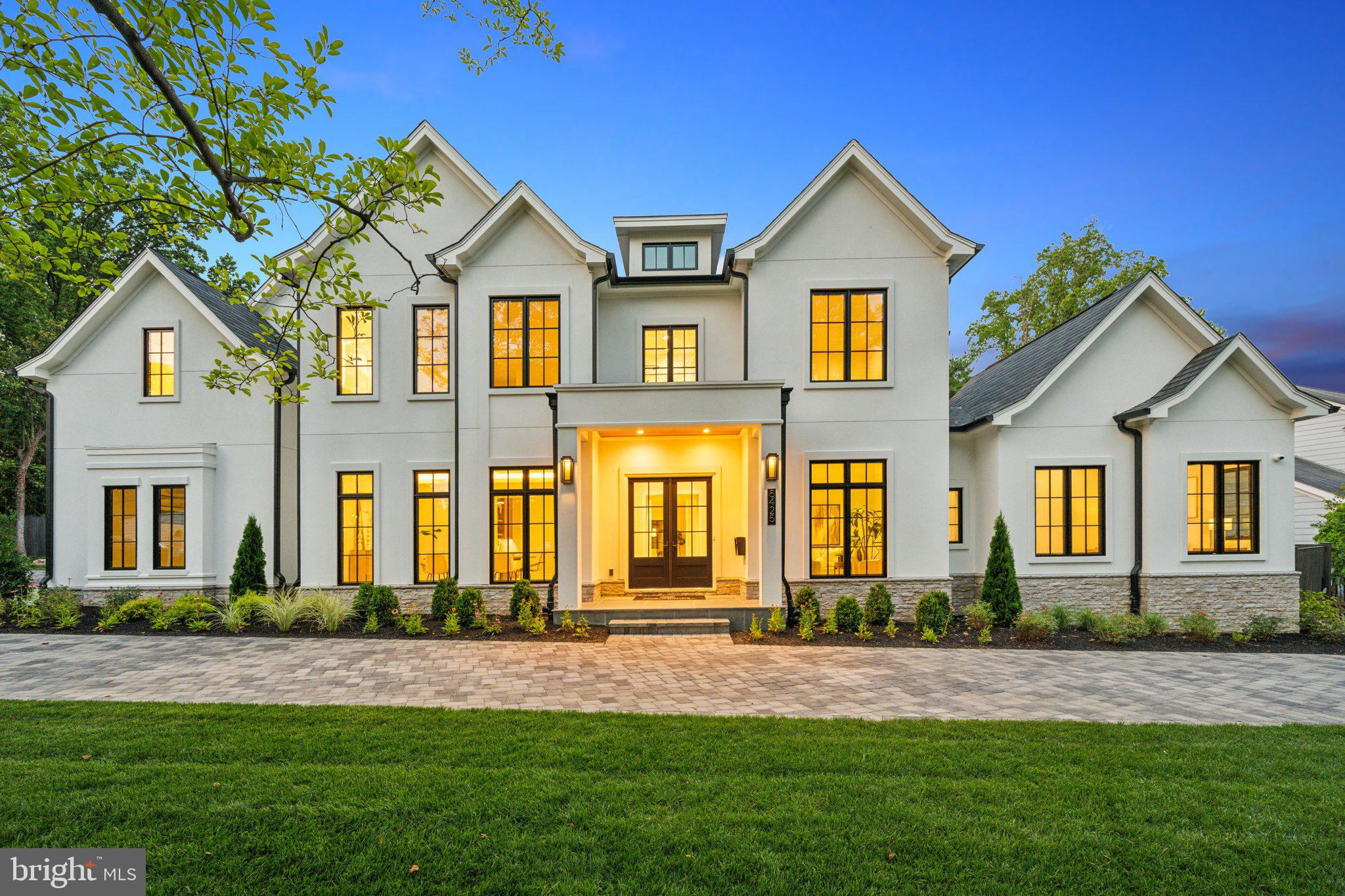 5425 Moorland LANE