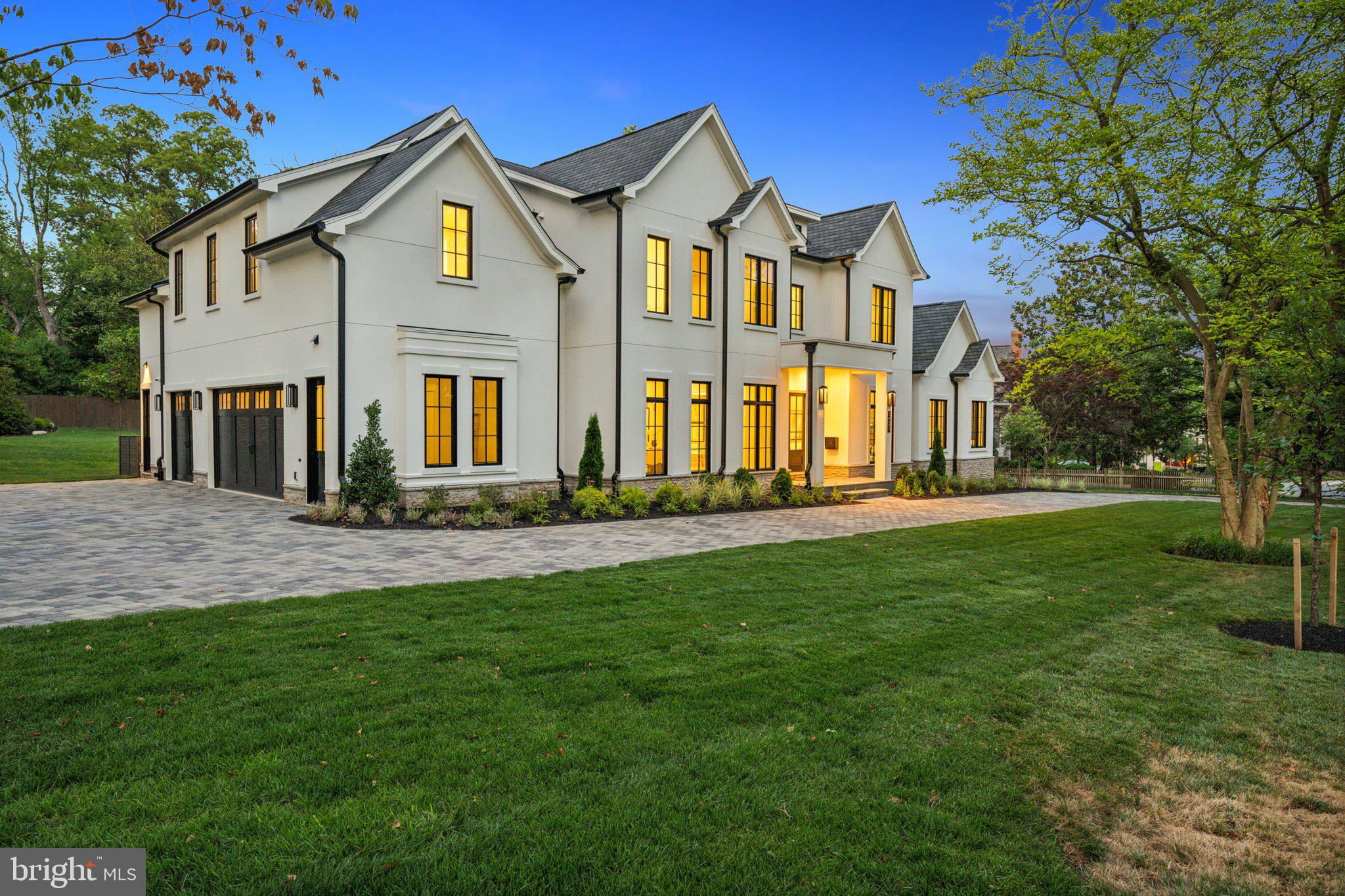 5425 Moorland LANE