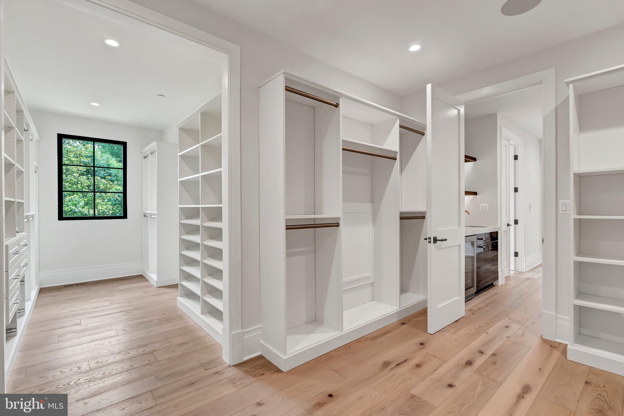 5425 Moorland LANE