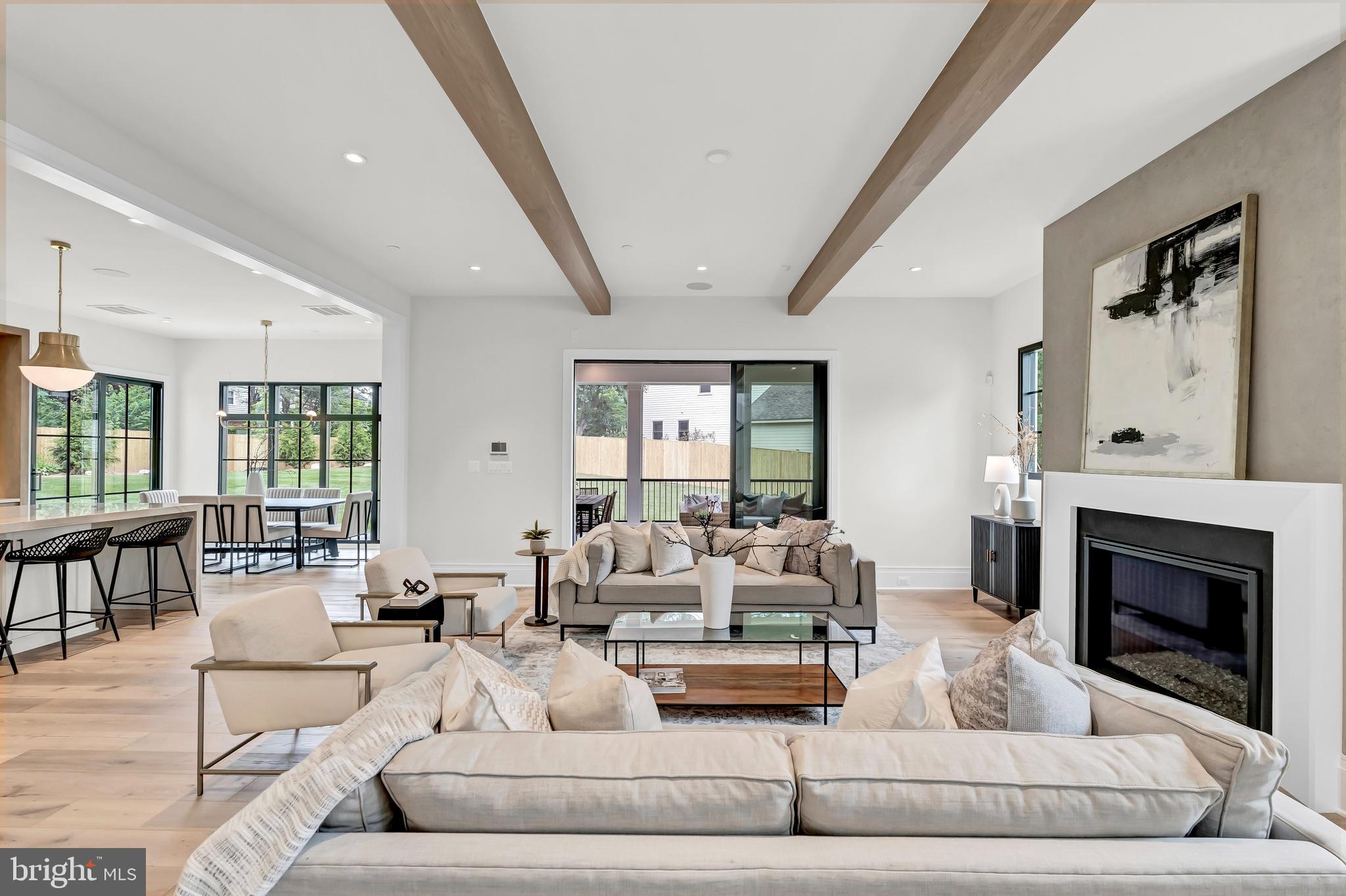 5425 Moorland LANE