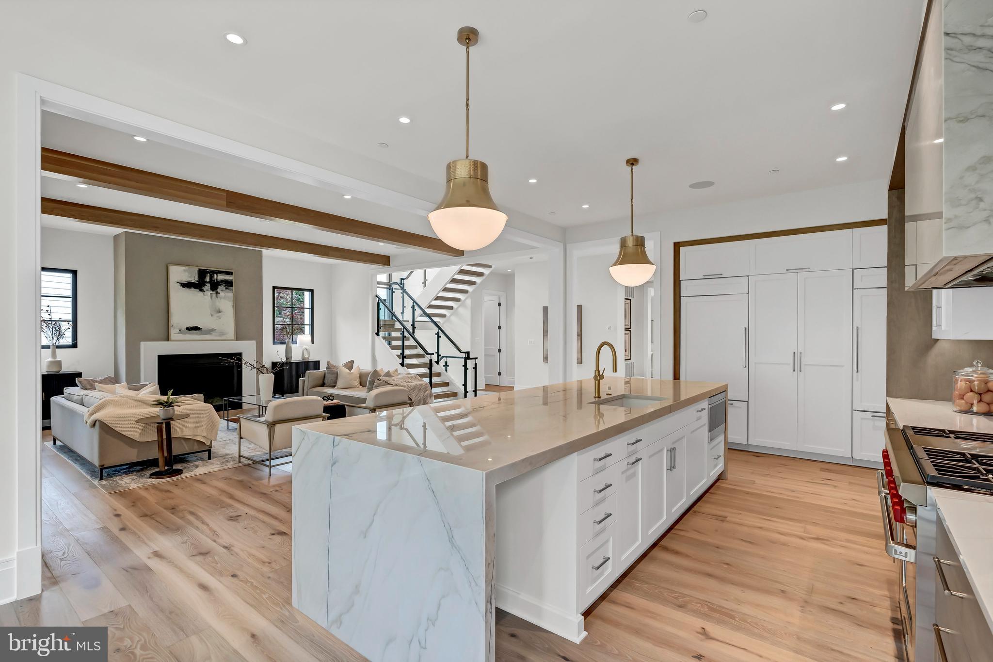 5425 Moorland LANE