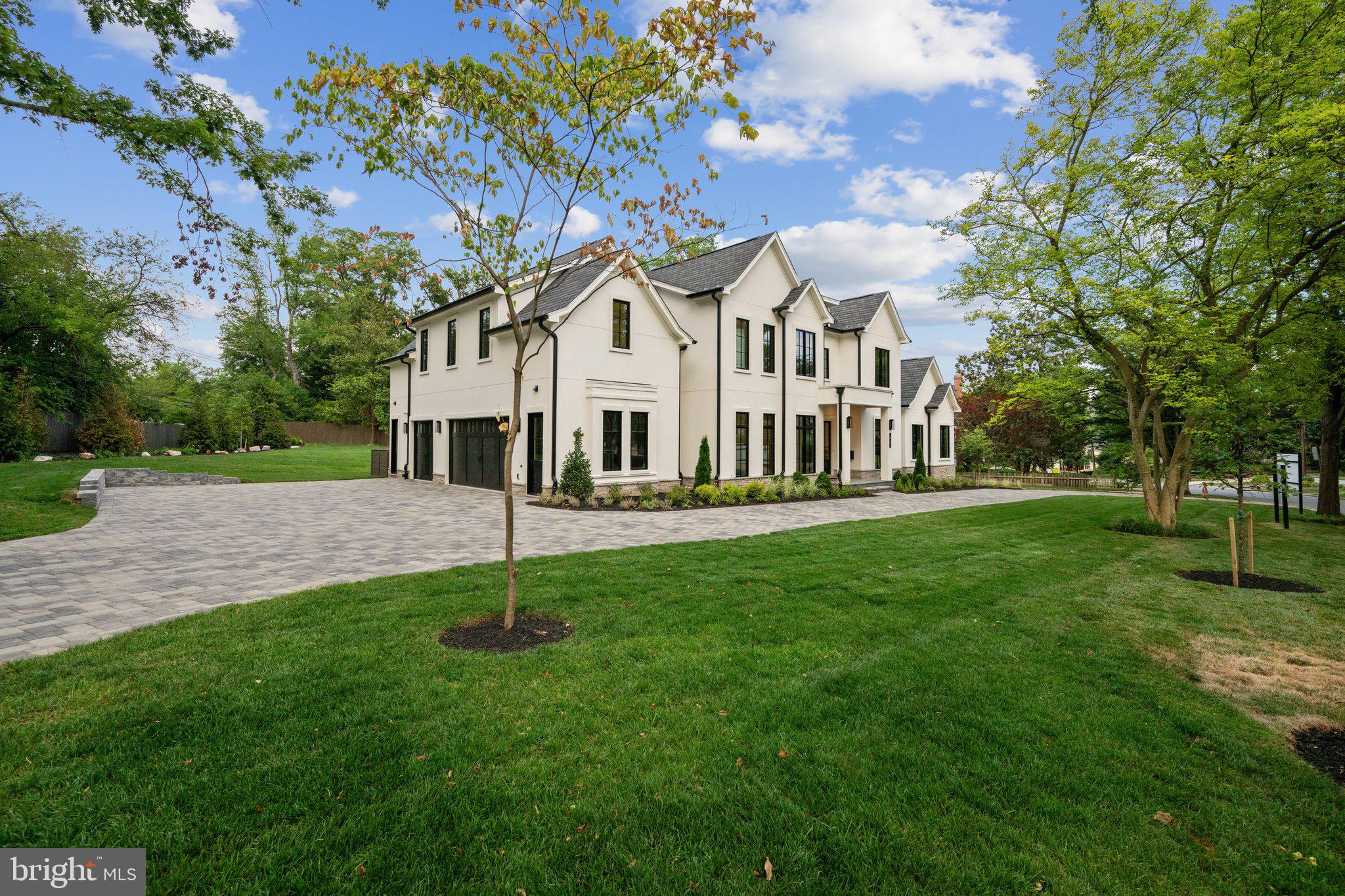 5425 Moorland LANE