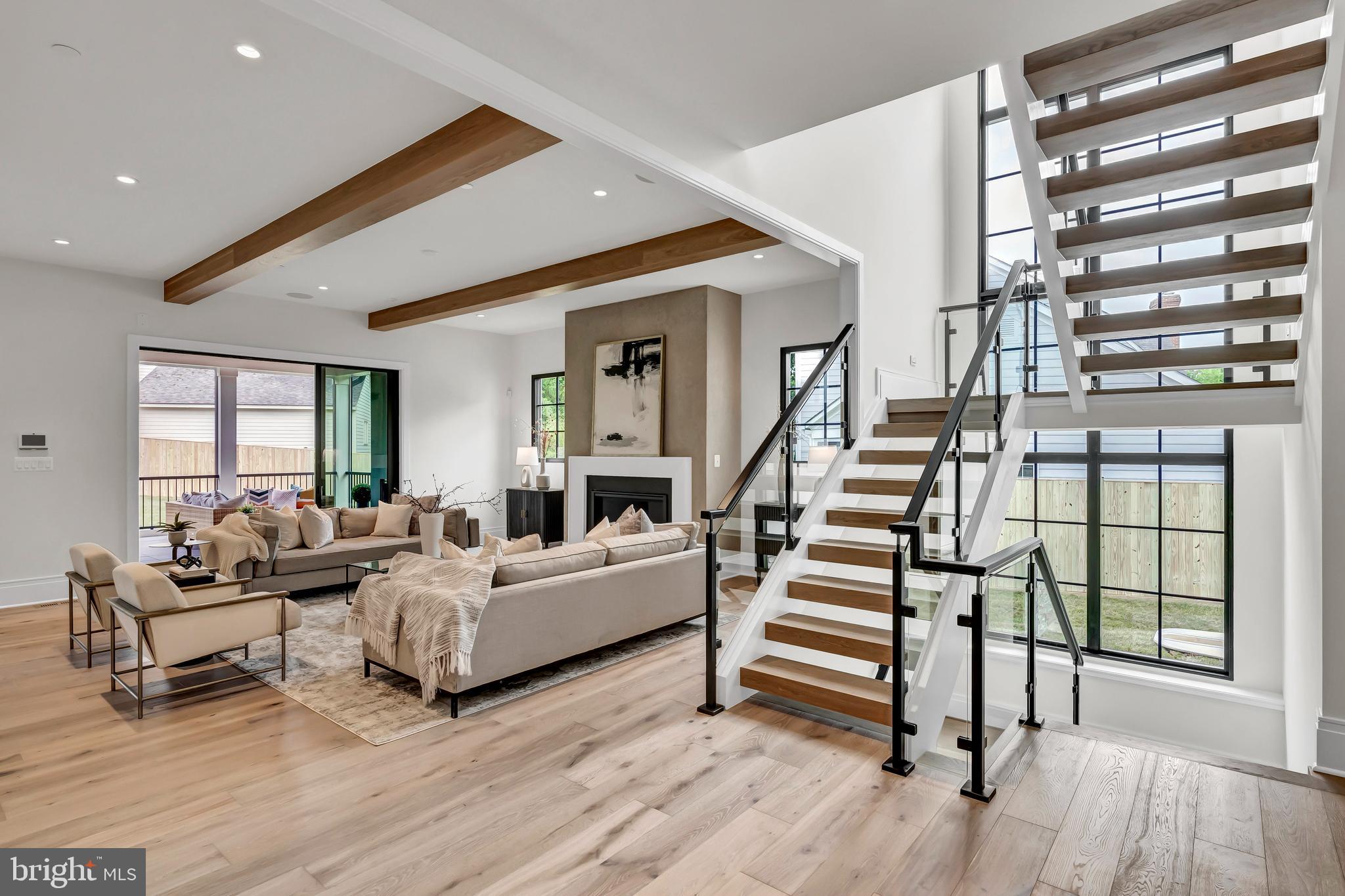 5425 Moorland LANE