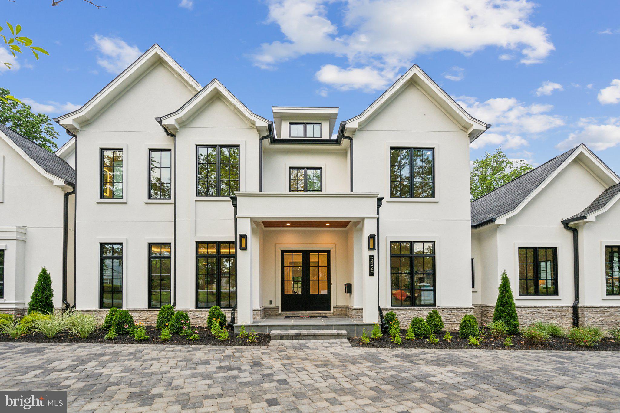 5425 Moorland LANE