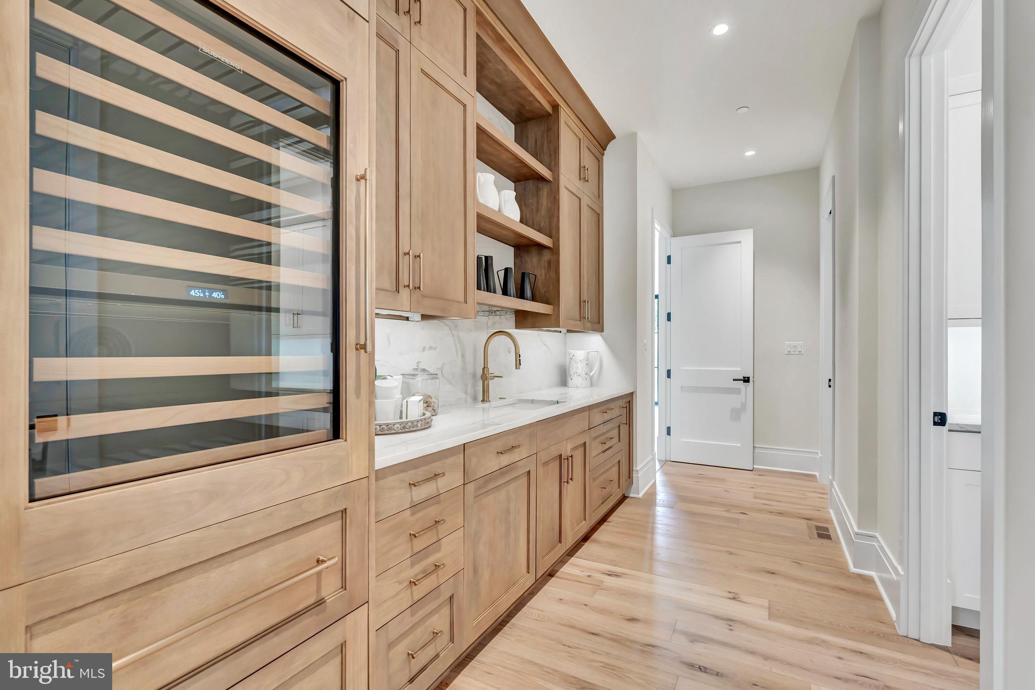 5425 Moorland LANE