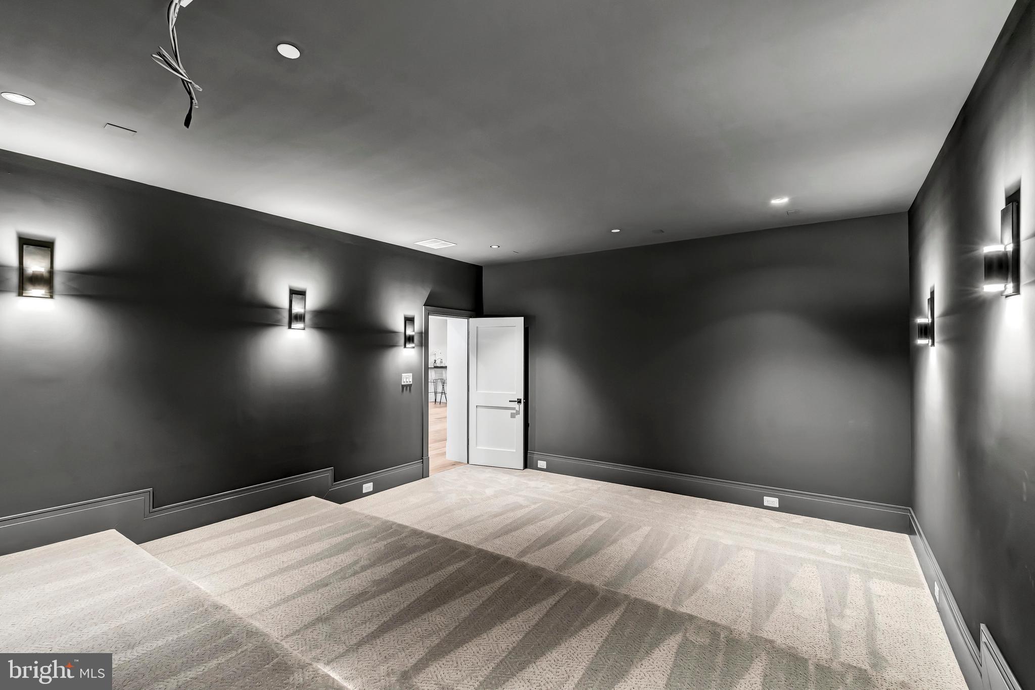 5425 Moorland LANE