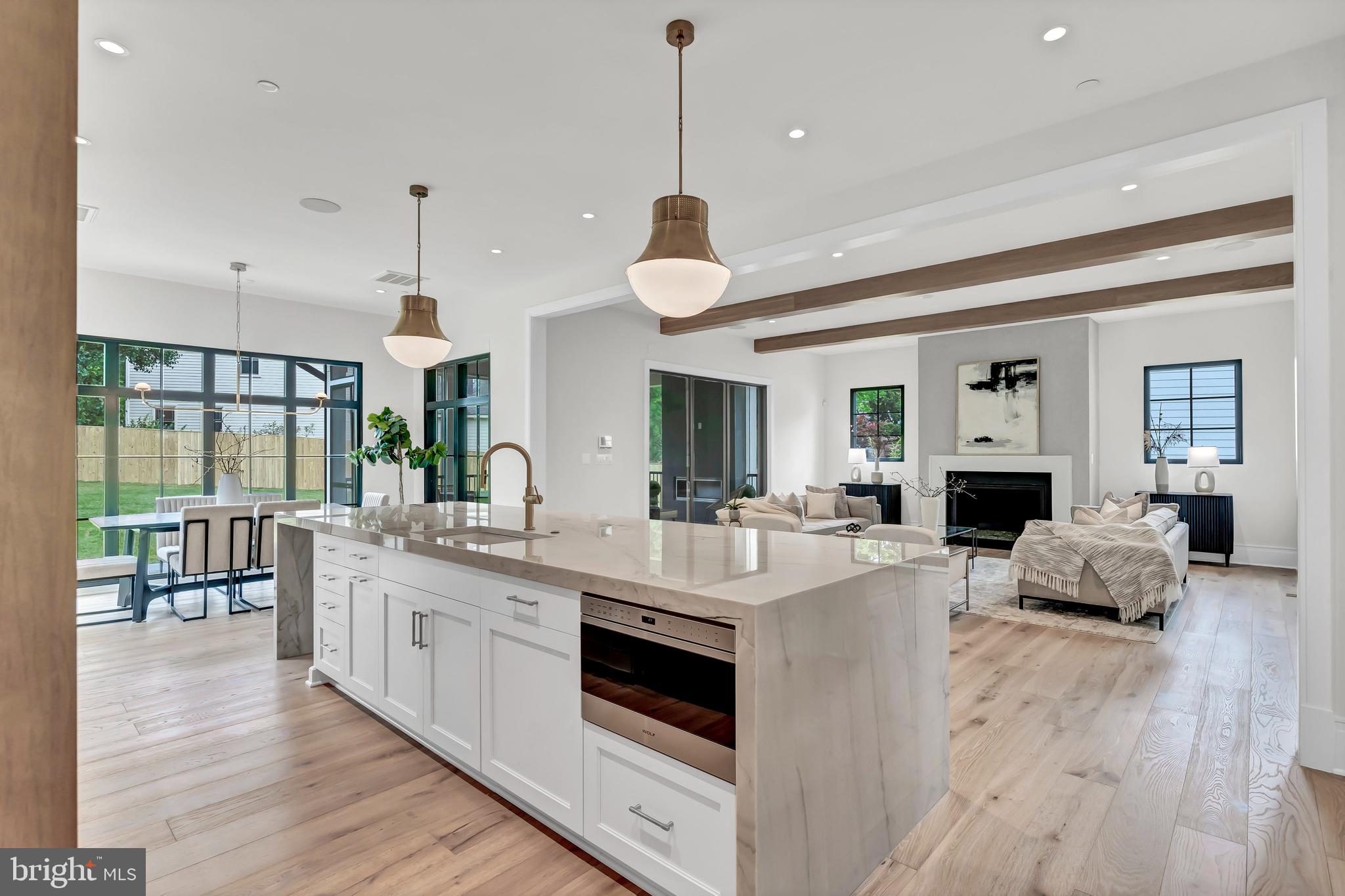 5425 Moorland LANE