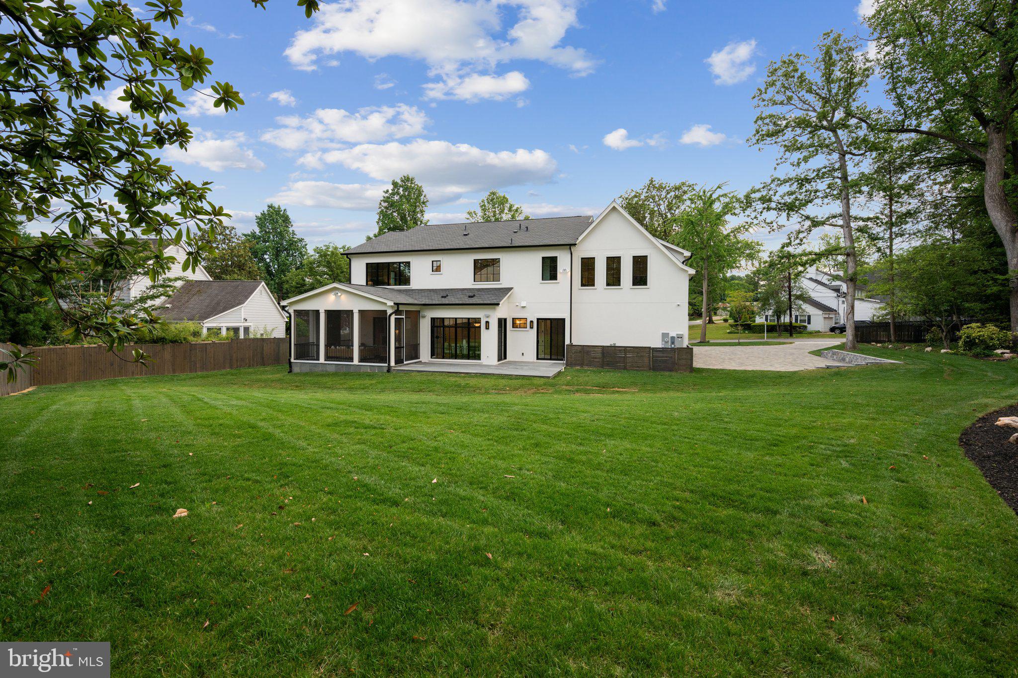 5425 Moorland LANE