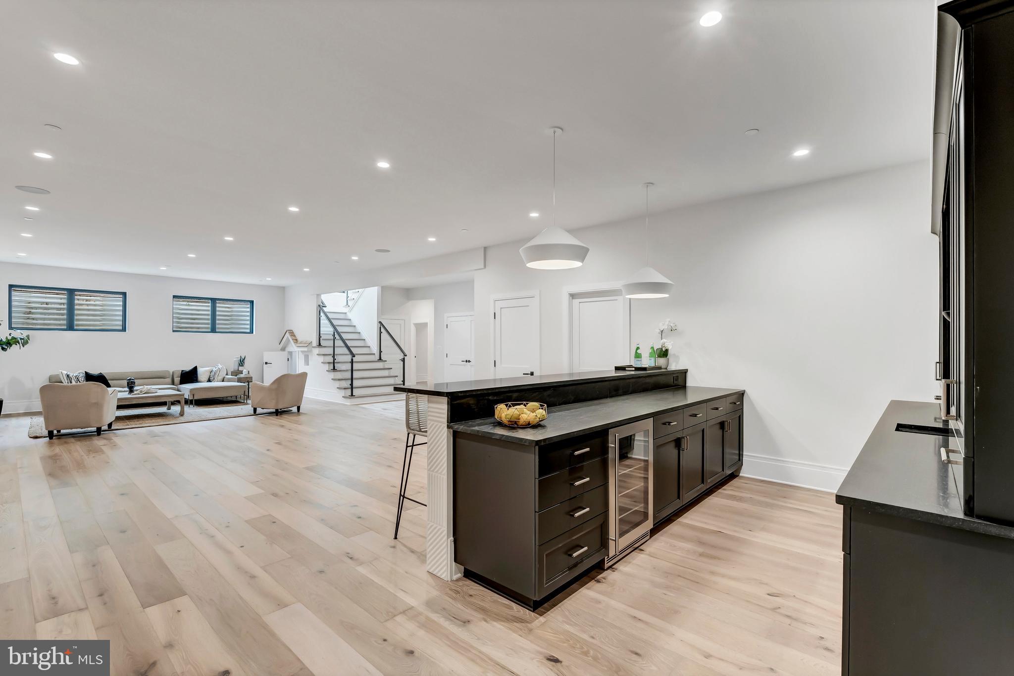 5425 Moorland LANE