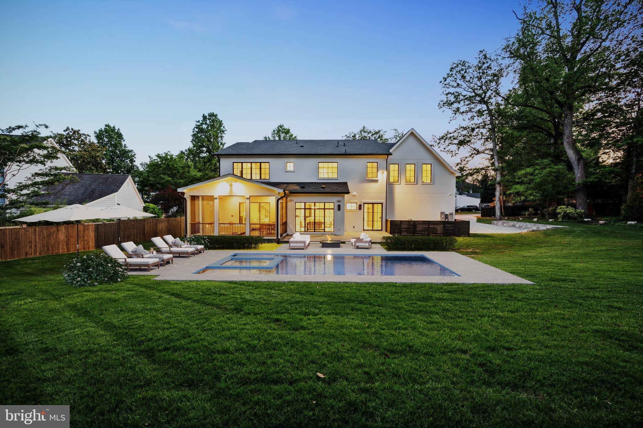 5425 Moorland LANE