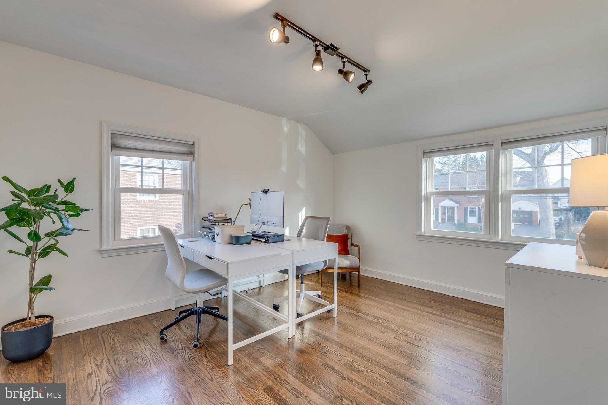 5909 Wilmett Road