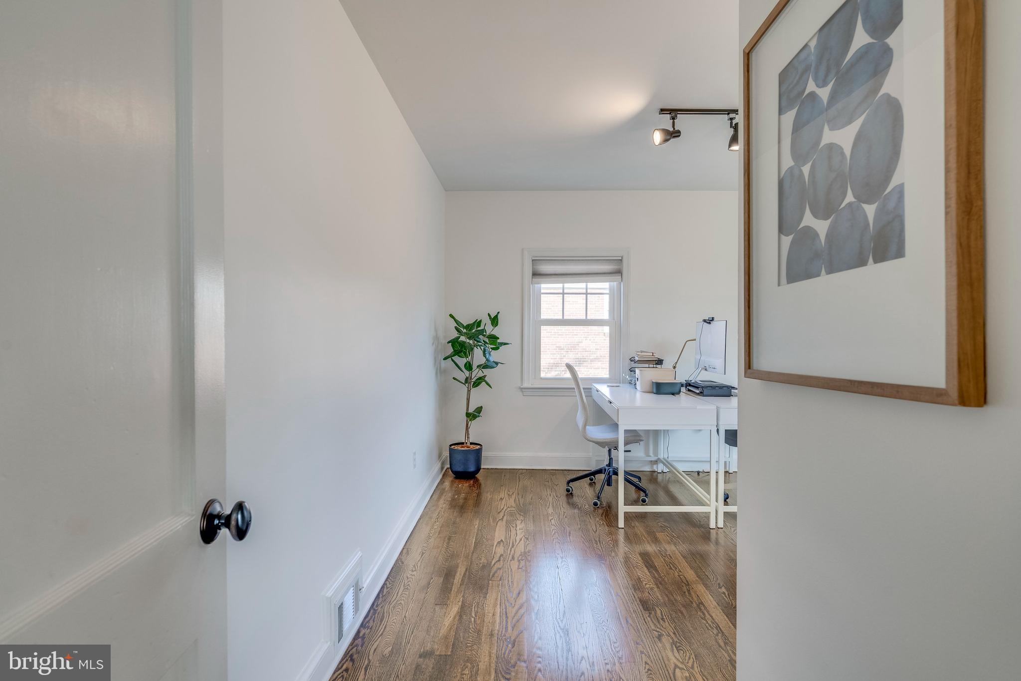 5909 Wilmett Road
