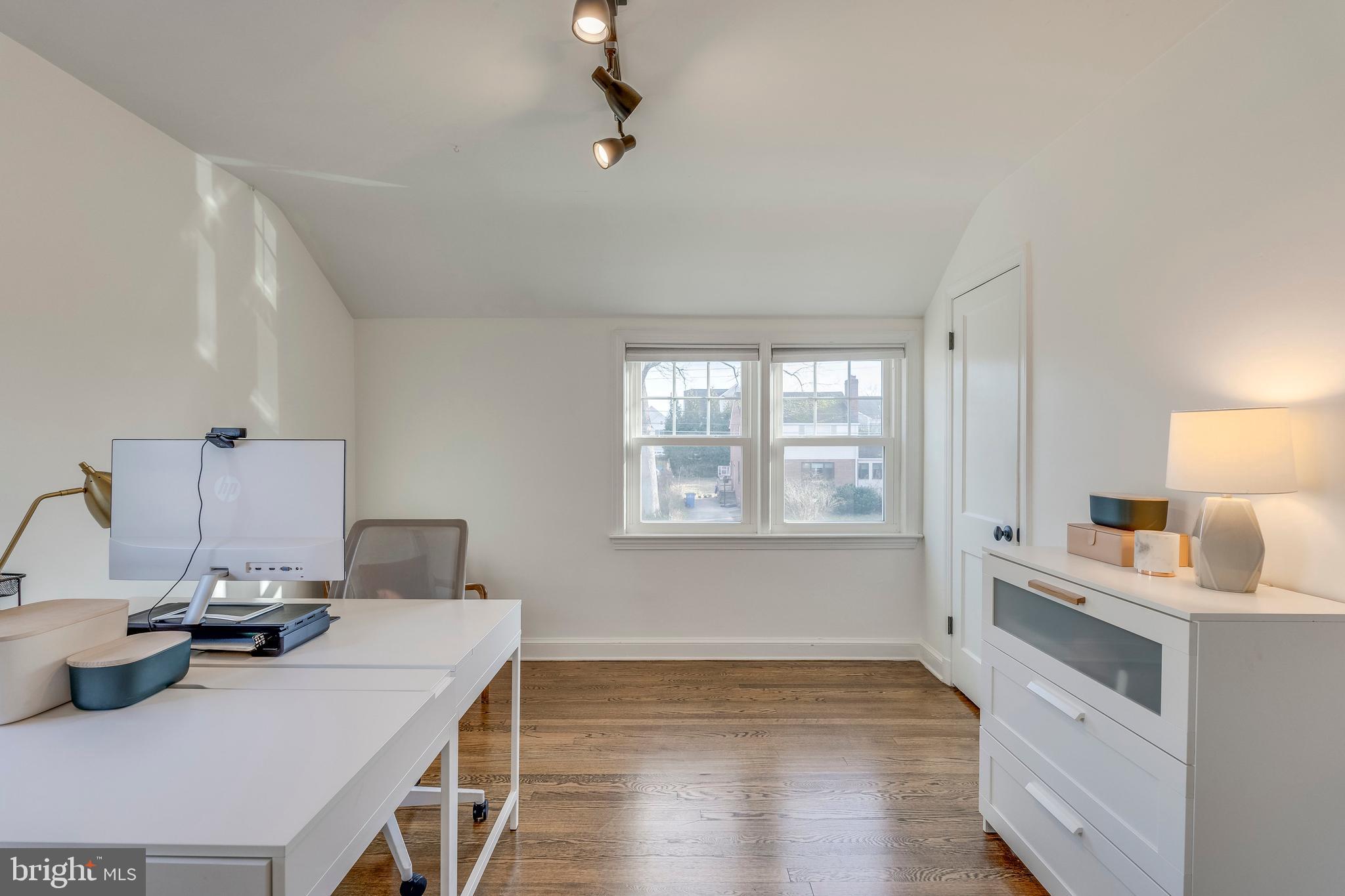 5909 Wilmett Road