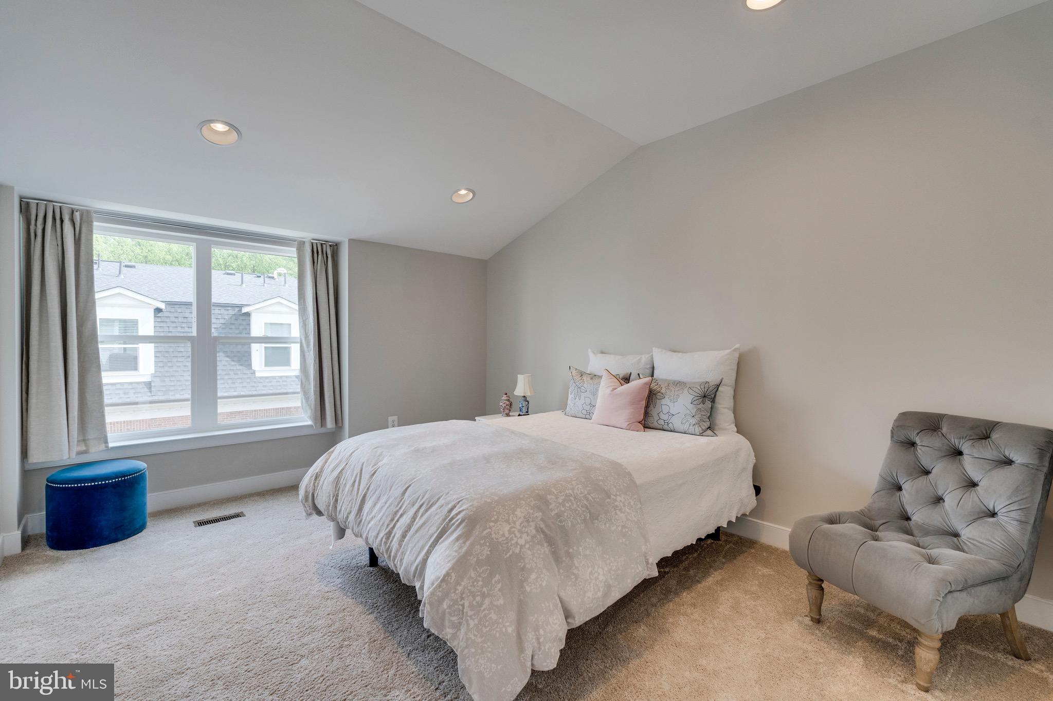 10294 Grosvenor