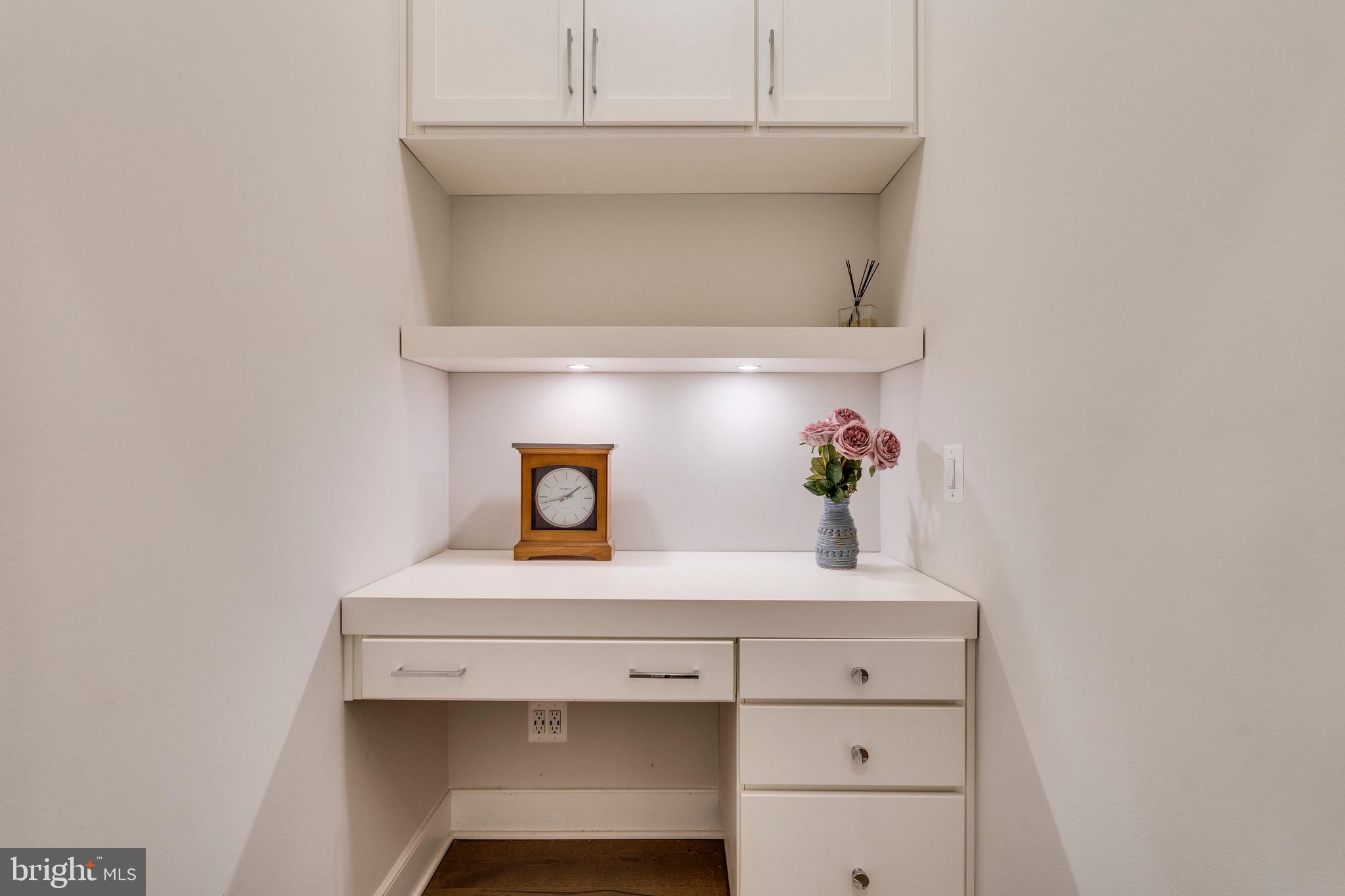 10294 Grosvenor