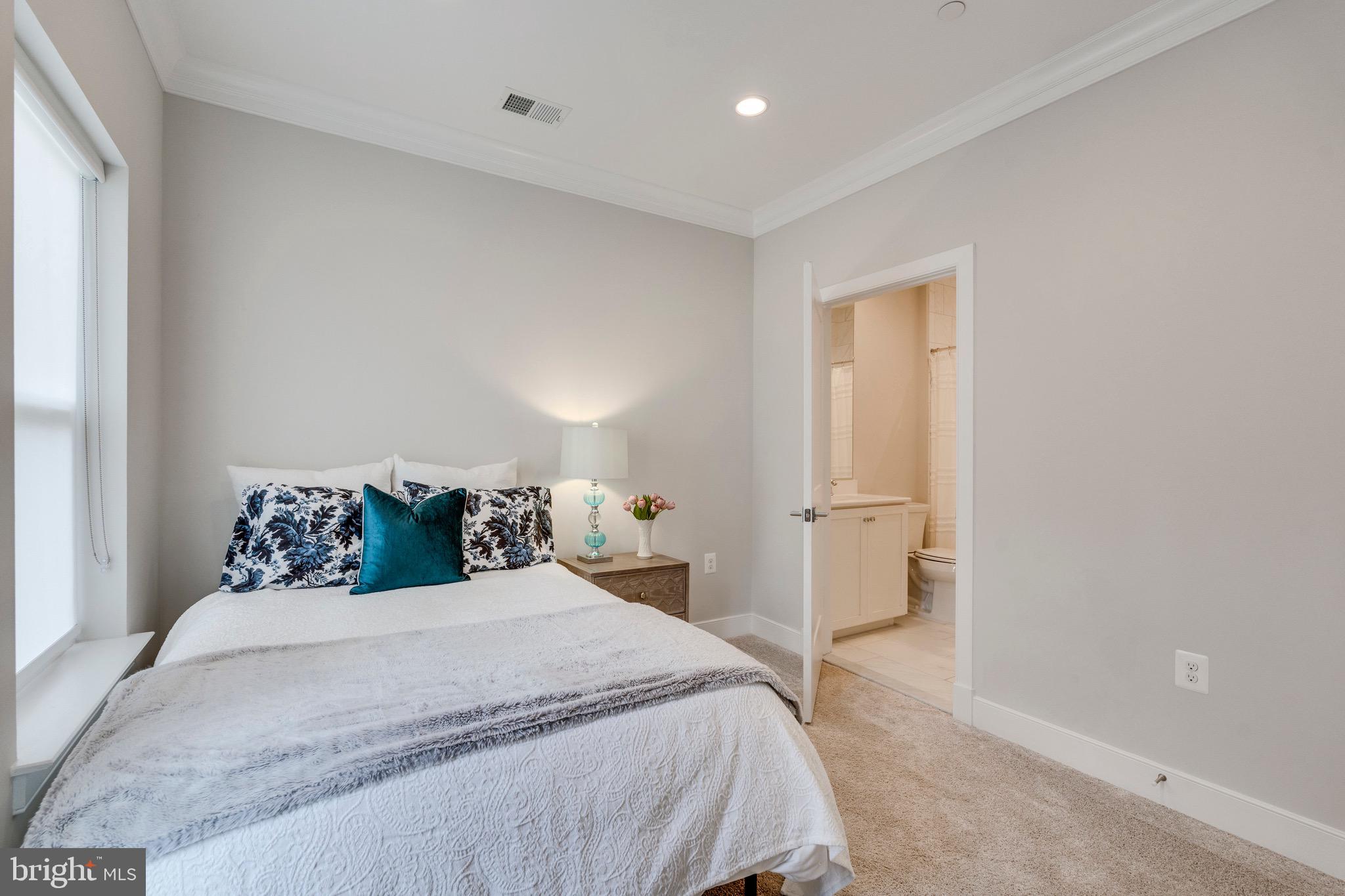 10294 Grosvenor
