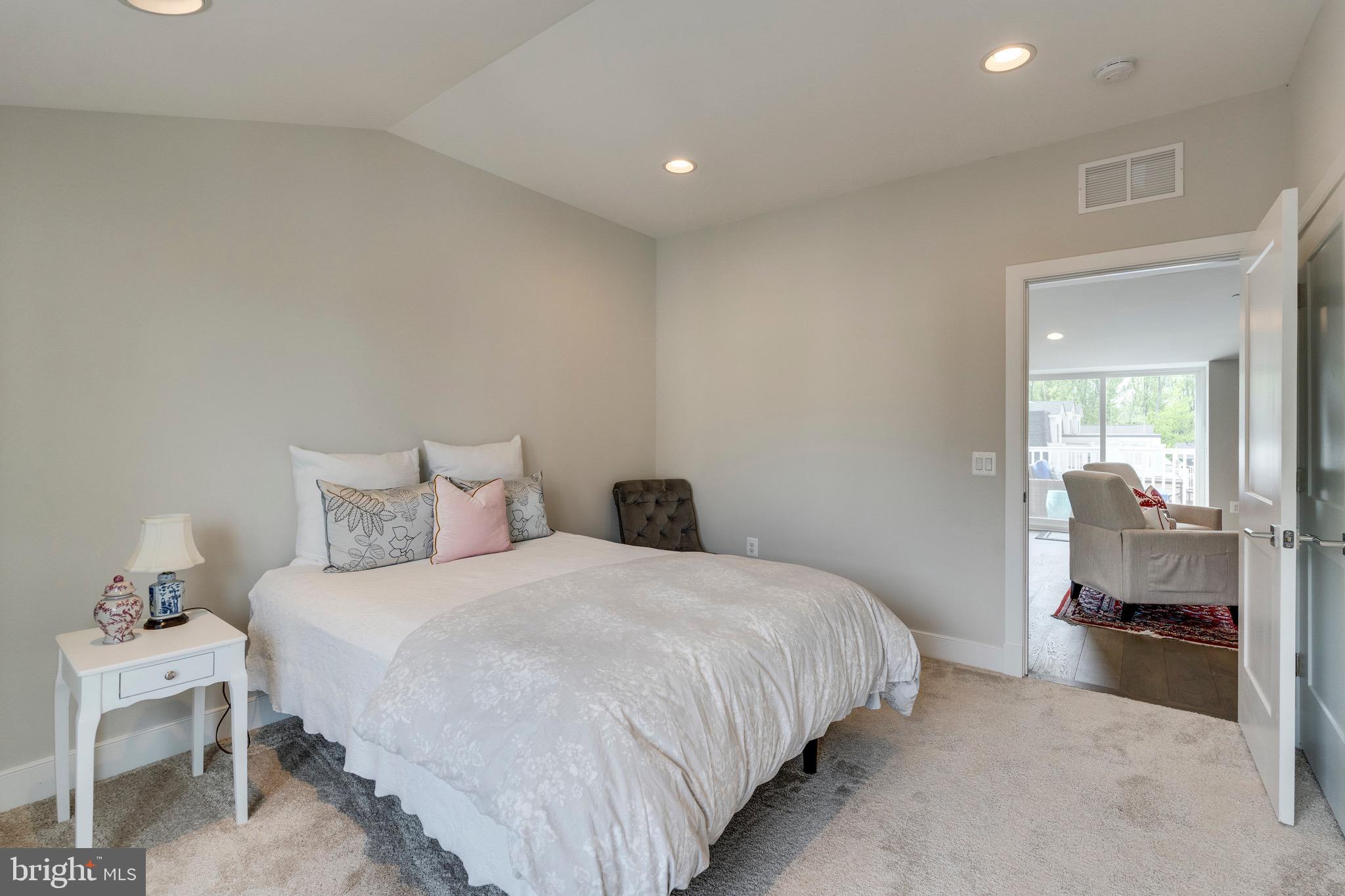 10294 Grosvenor