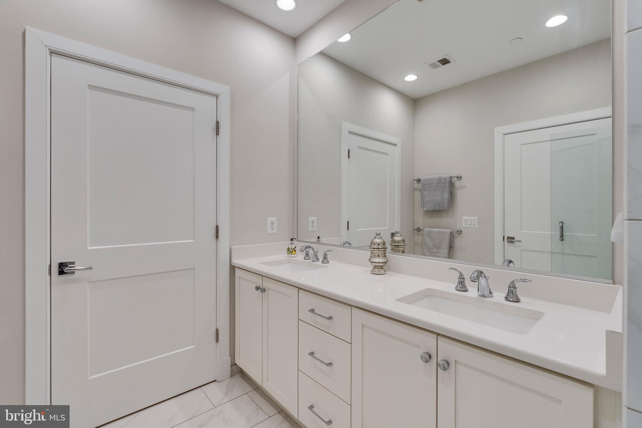 10294 Grosvenor