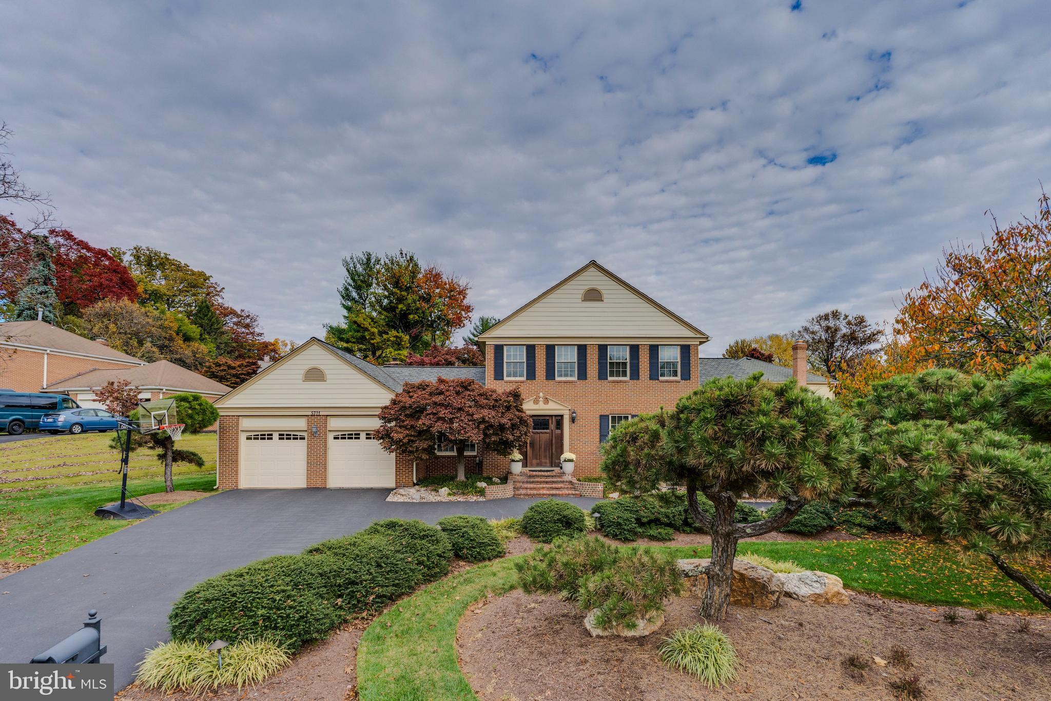 5701 Magic Mountain Dr