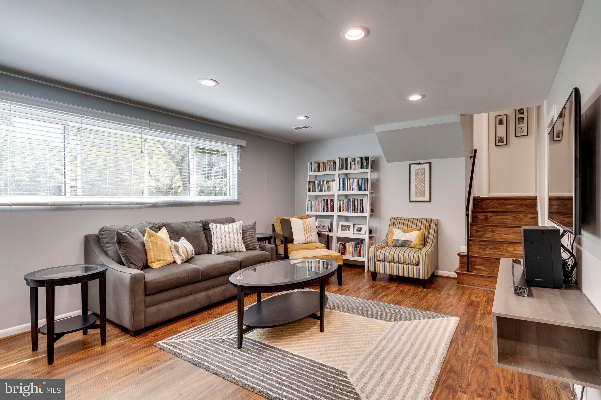 1709 Mark Ln