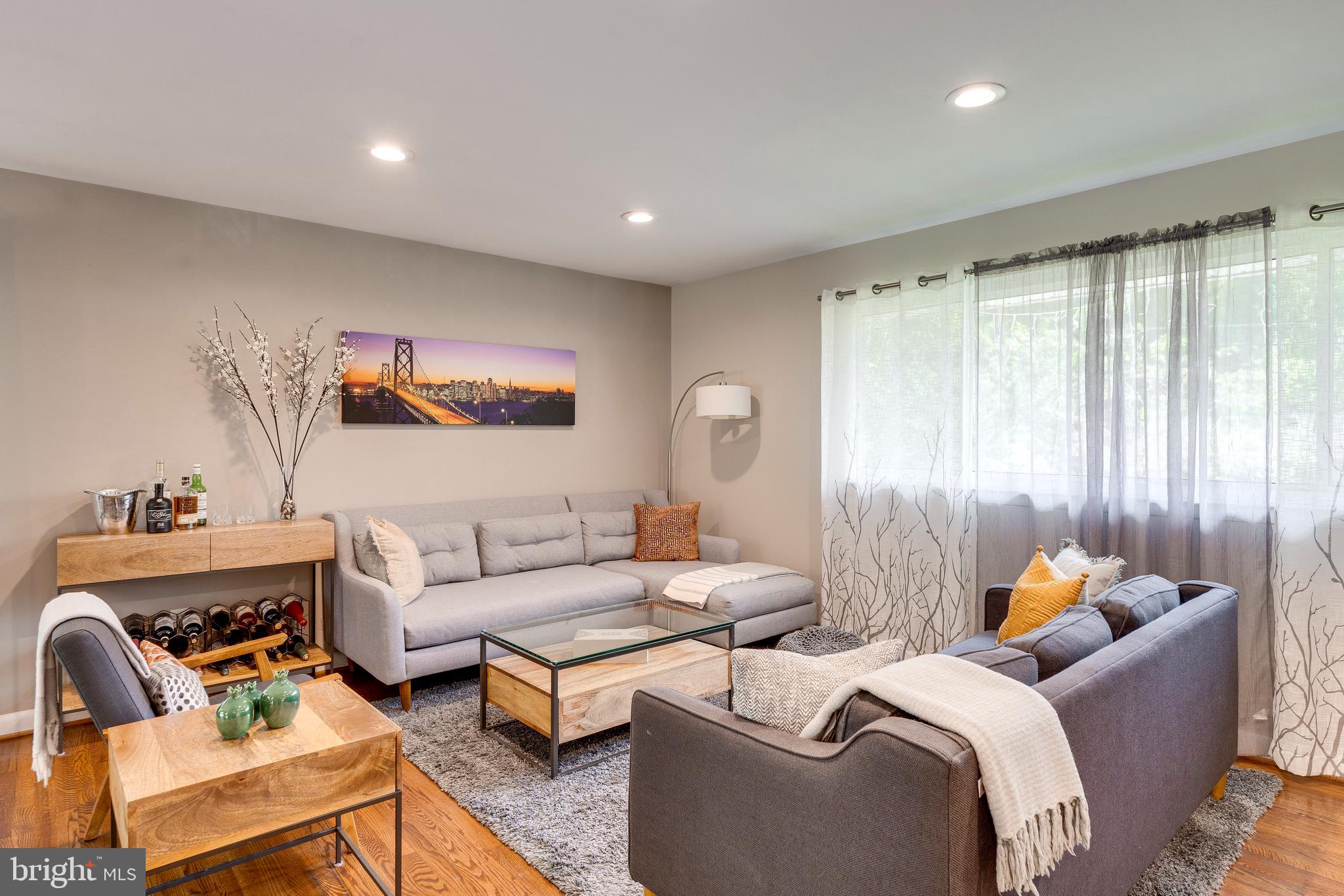 1709 Mark Ln