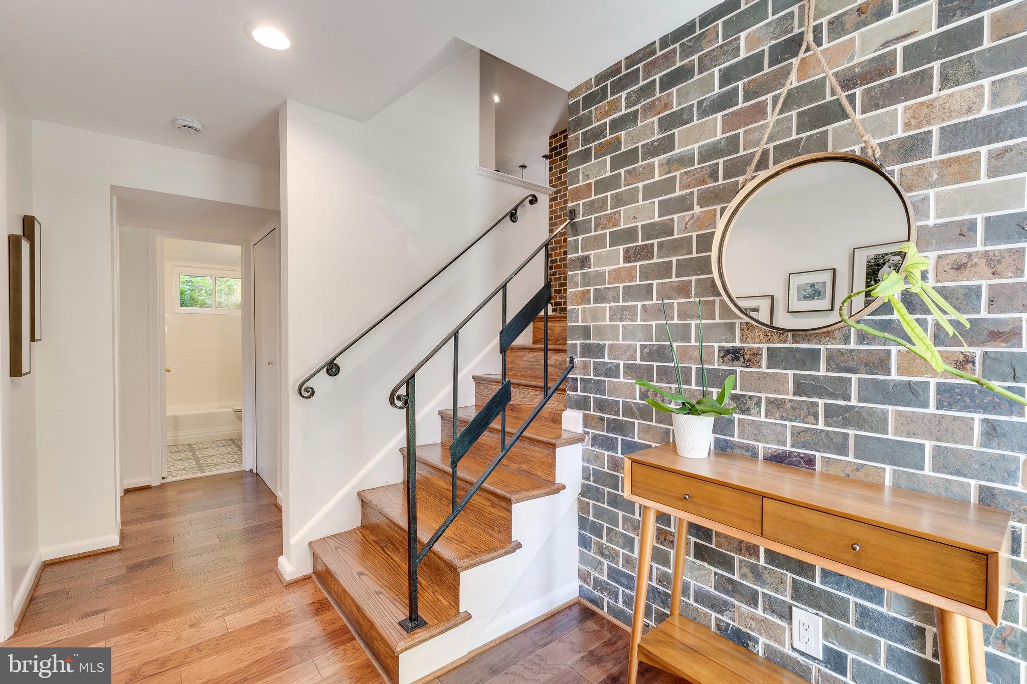 1709 Mark Ln