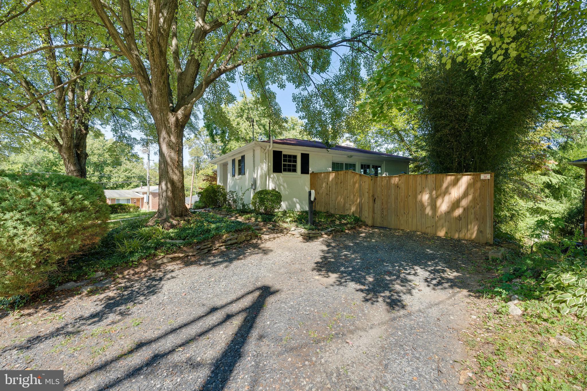 3833 Denfeld Ave