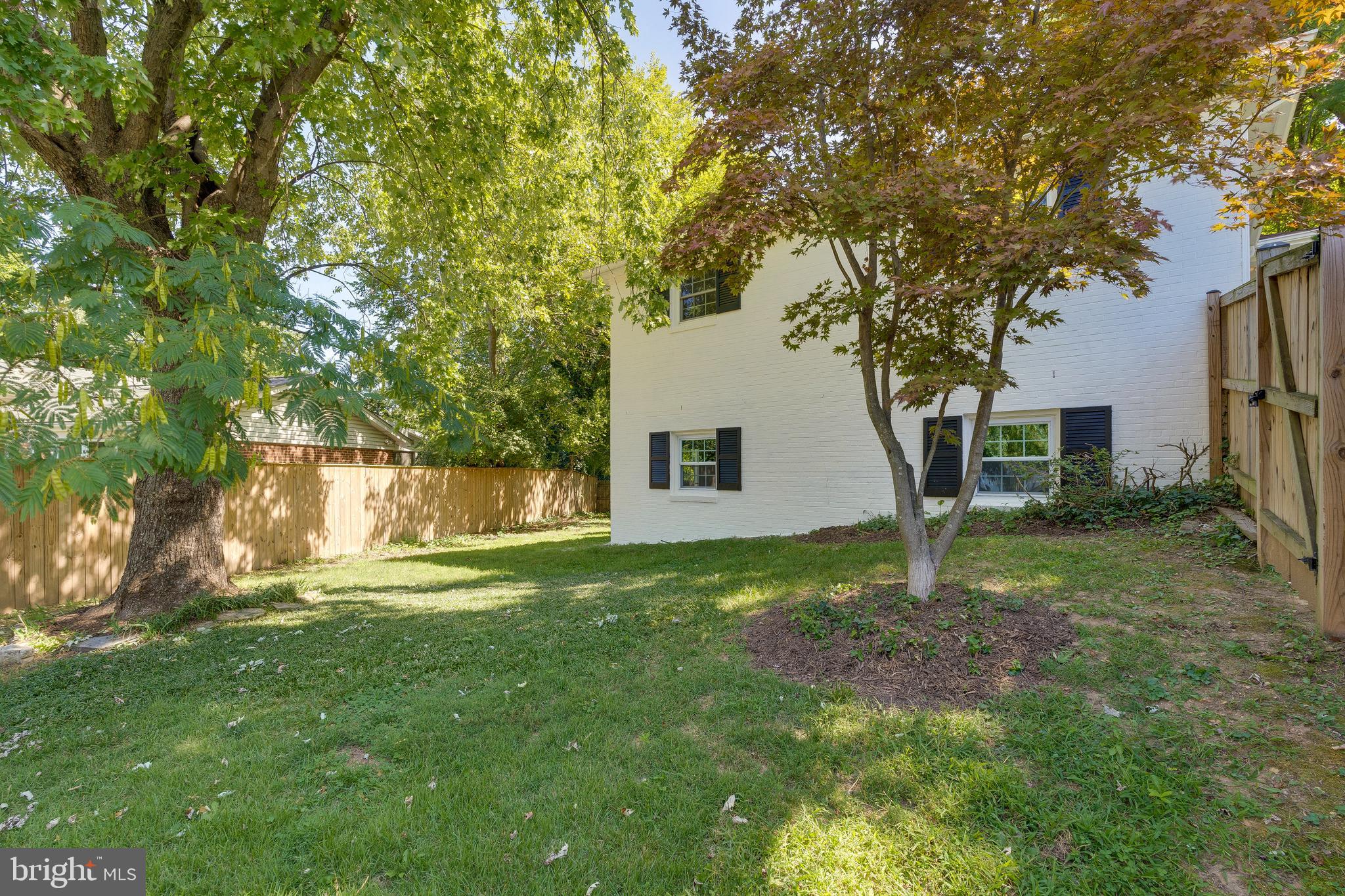 3833 Denfeld Ave